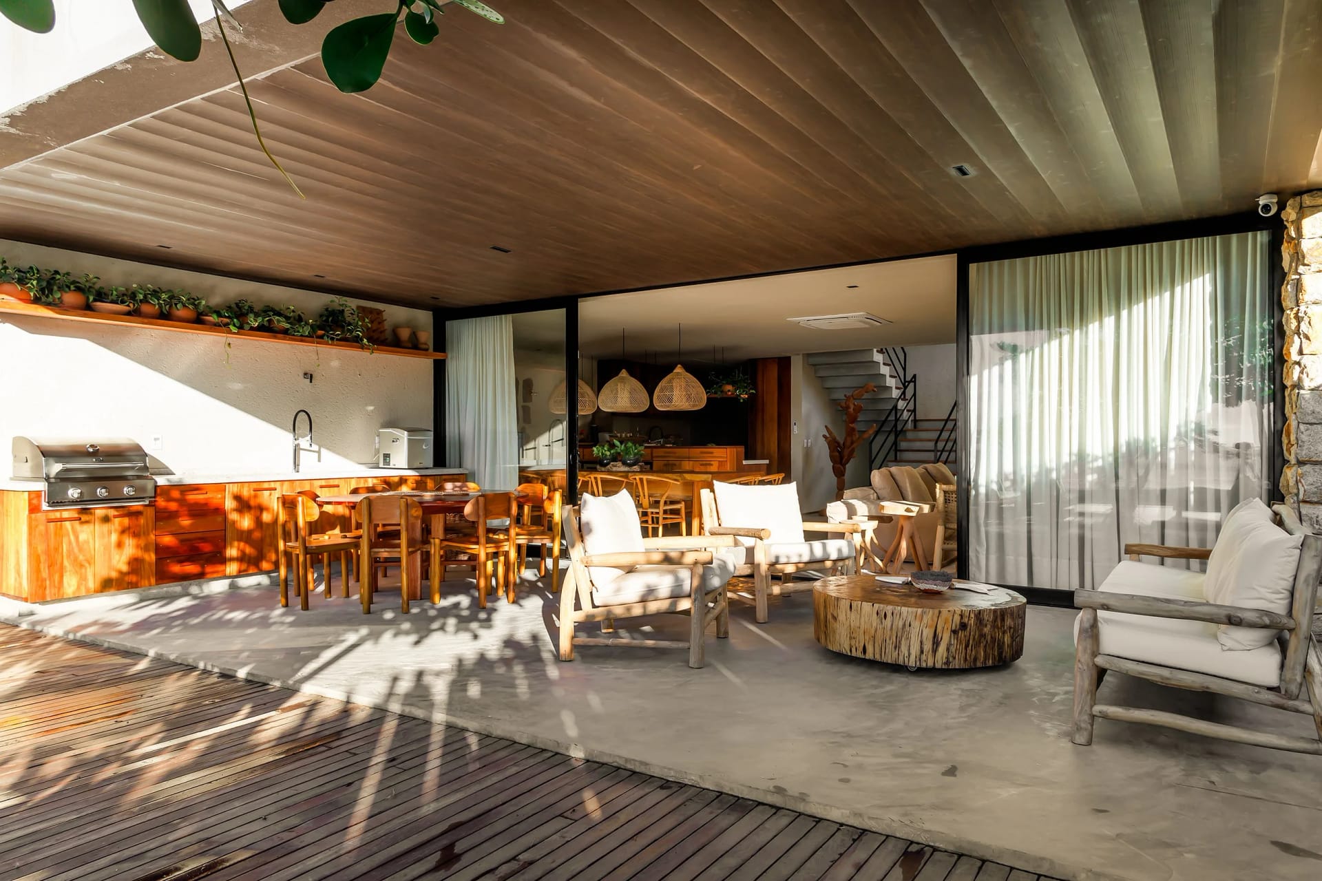 Varanda / Terraço — Casa de Luxo Beira Mar em Milagres by Qavi