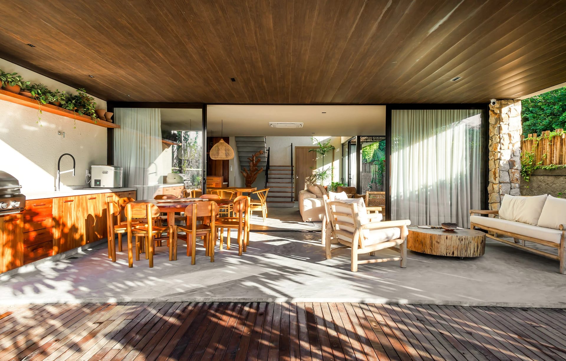 Varanda / Terraço — Casa de Luxo Beira Mar em Milagres by Qavi