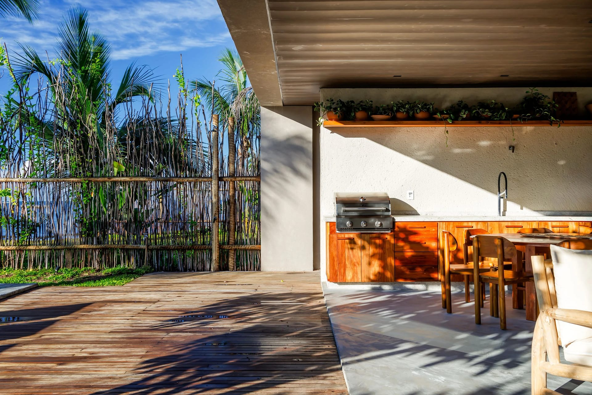 Varanda / Terraço — Casa de Luxo Beira Mar em Milagres by Qavi