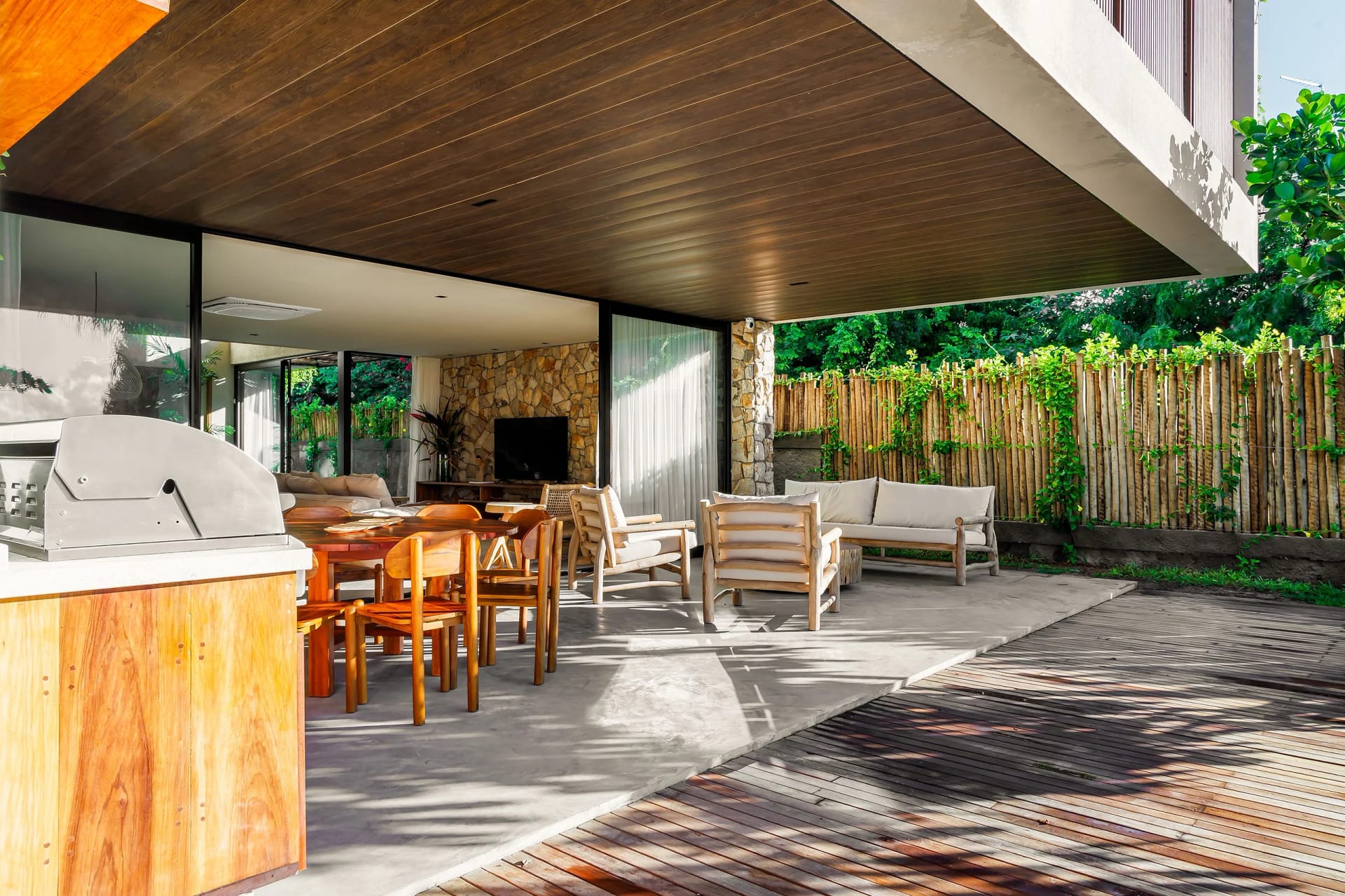 Varanda / Terraço — Casa de Luxo Beira Mar em Milagres by Qavi