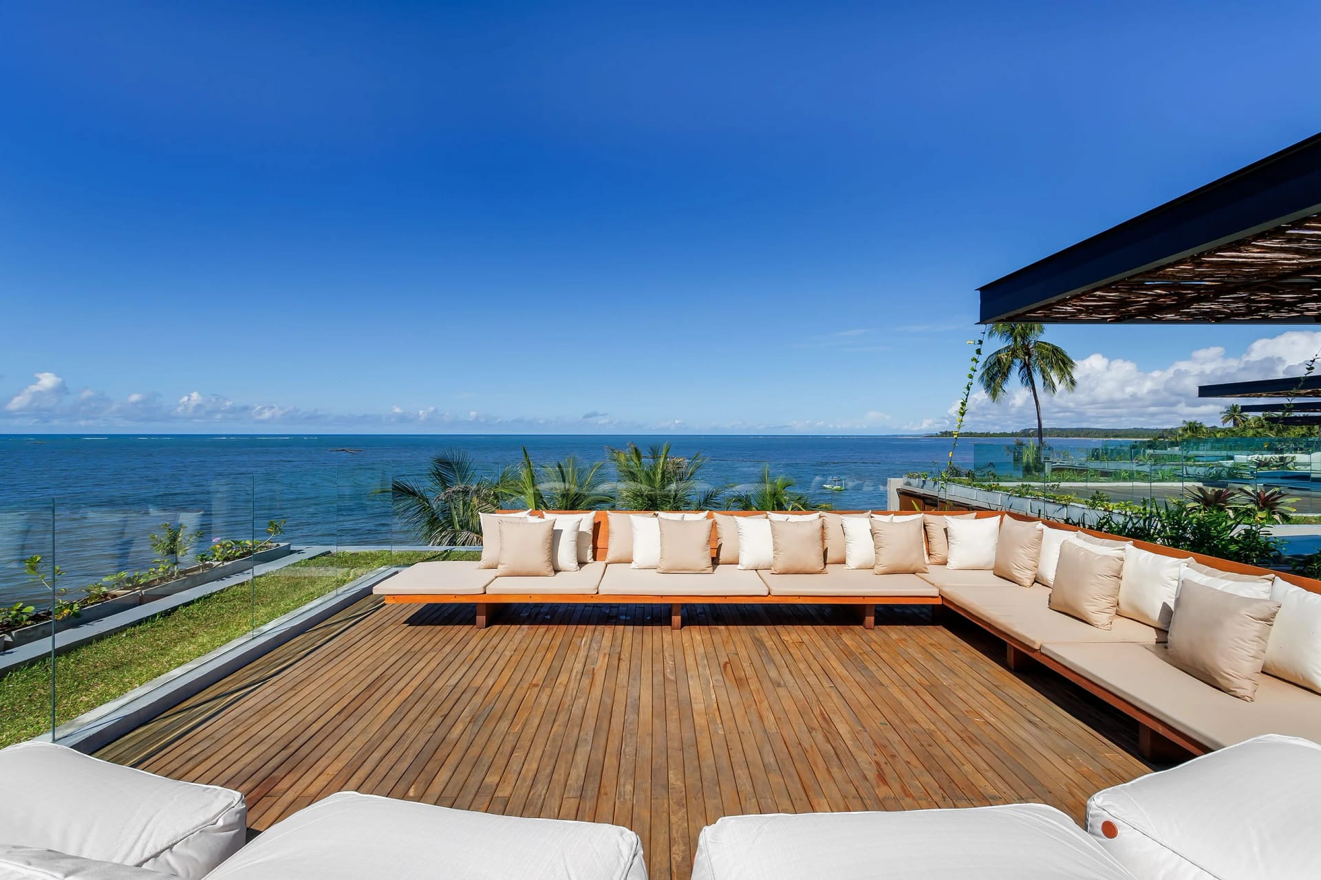 Varanda / Terraço — Casa de Luxo Beira Mar em Milagres by Qavi