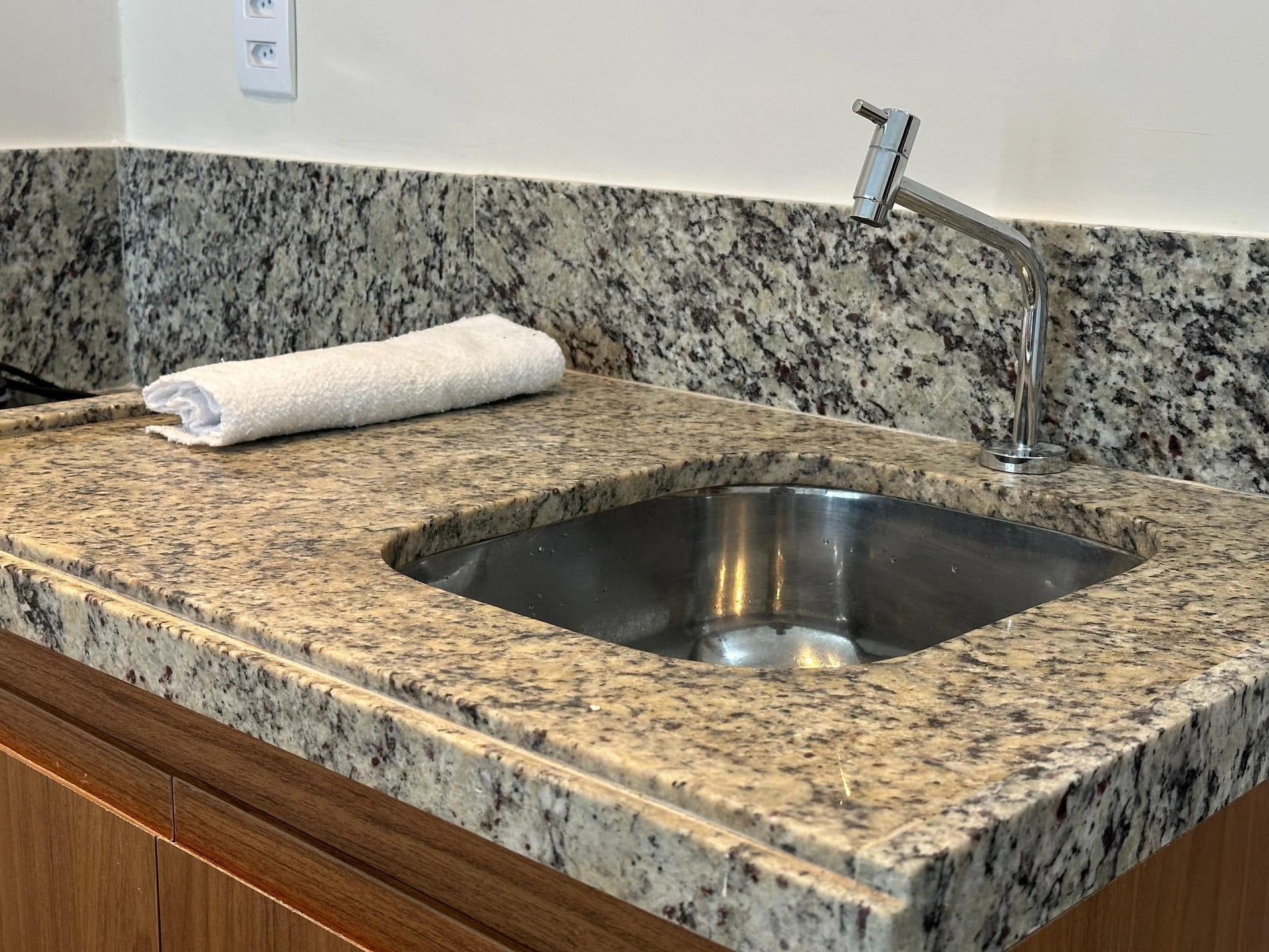 Cocina o kitnet — Flat Vista Parcial Mar em Petrópolis by Qavi