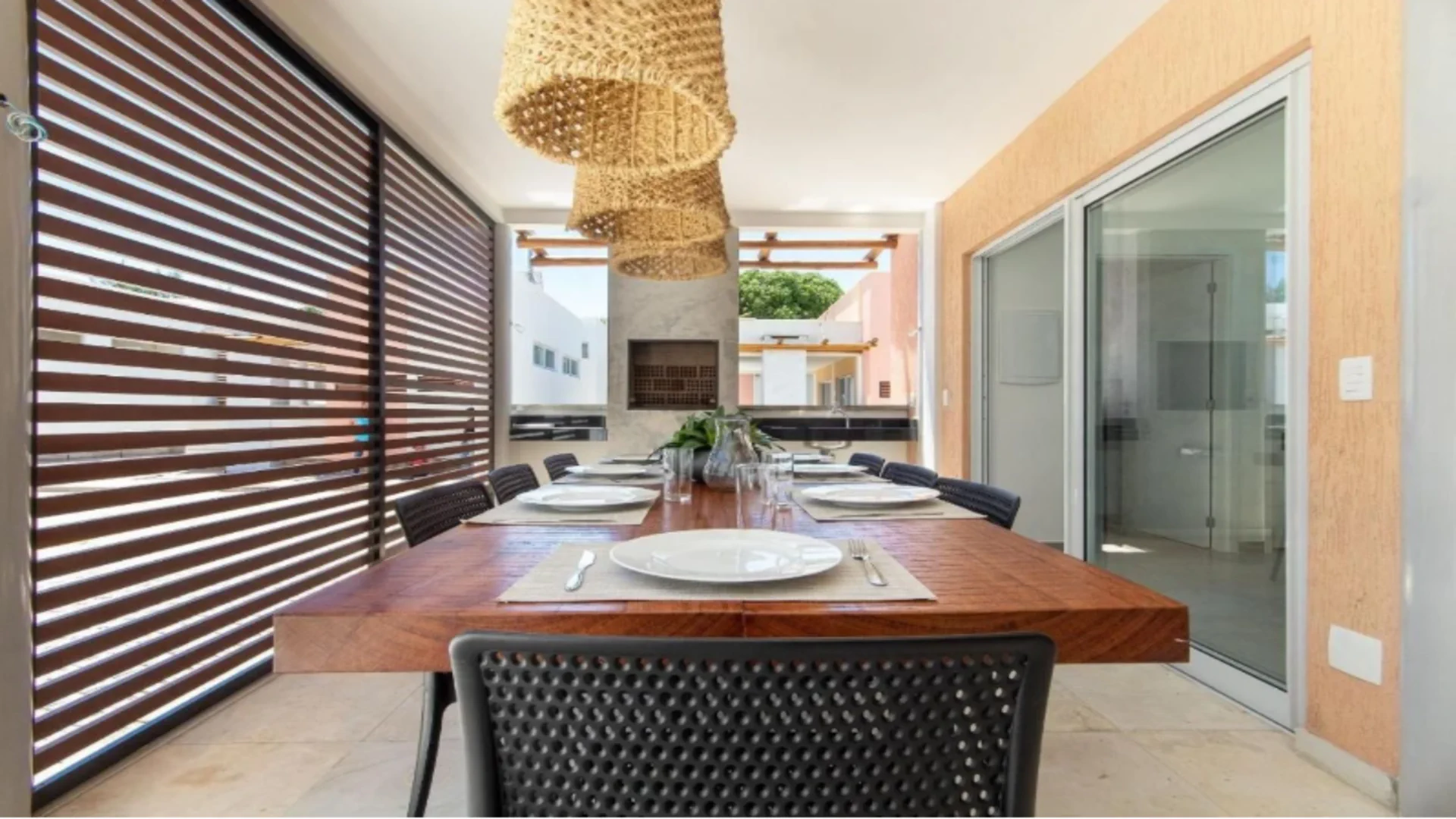 Sala de Jantar — Casa Ampla com Piscina Privativa em Pipa by Qavi