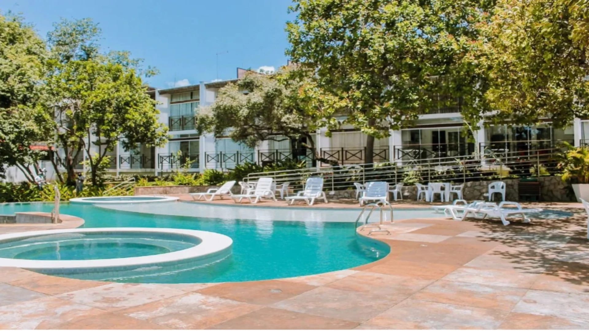 Piscina — Qavi - Apartamento no Centro de Pipa #Ubaia101