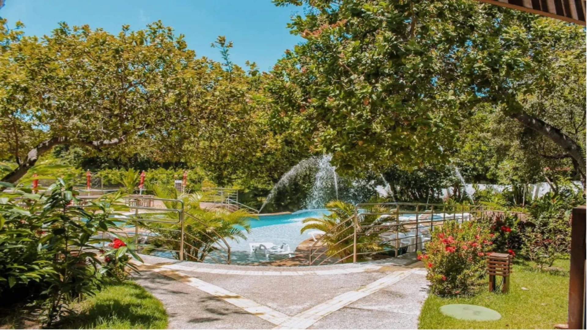 Piscina — Qavi - Apartamento no Centro de Pipa #Ubaia101