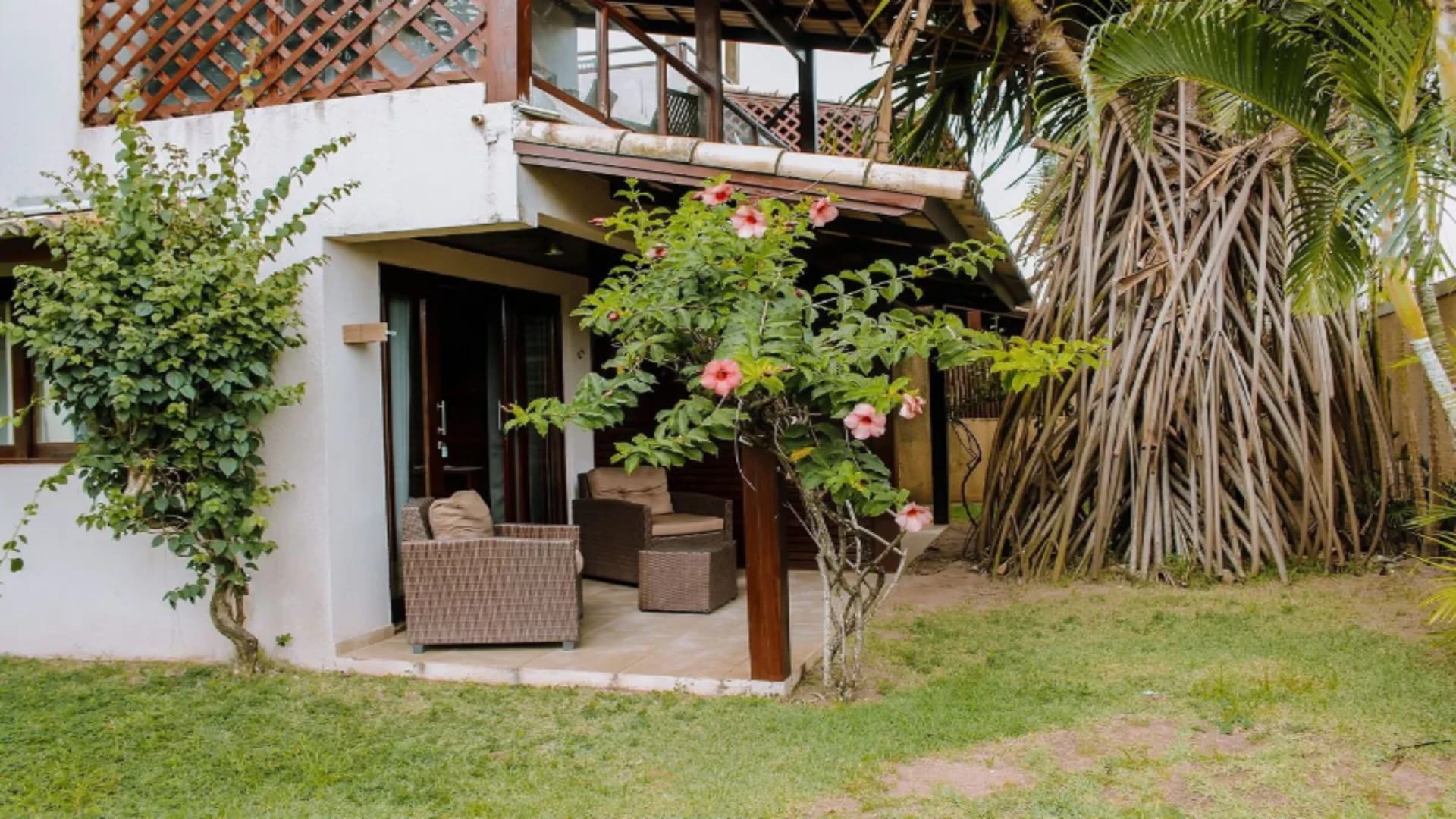 Fachada / Terraza — Qavi - Duplex no Pipa Beleza