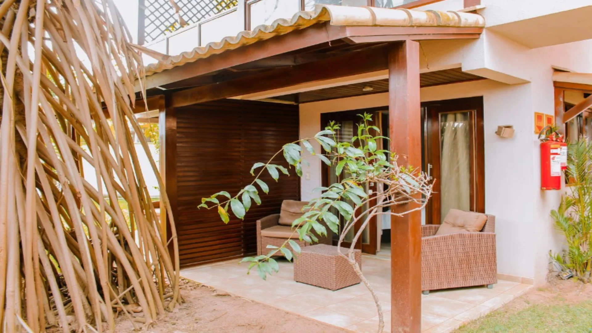 Fachada / Terraza — Qavi - Duplex no Pipa Beleza
