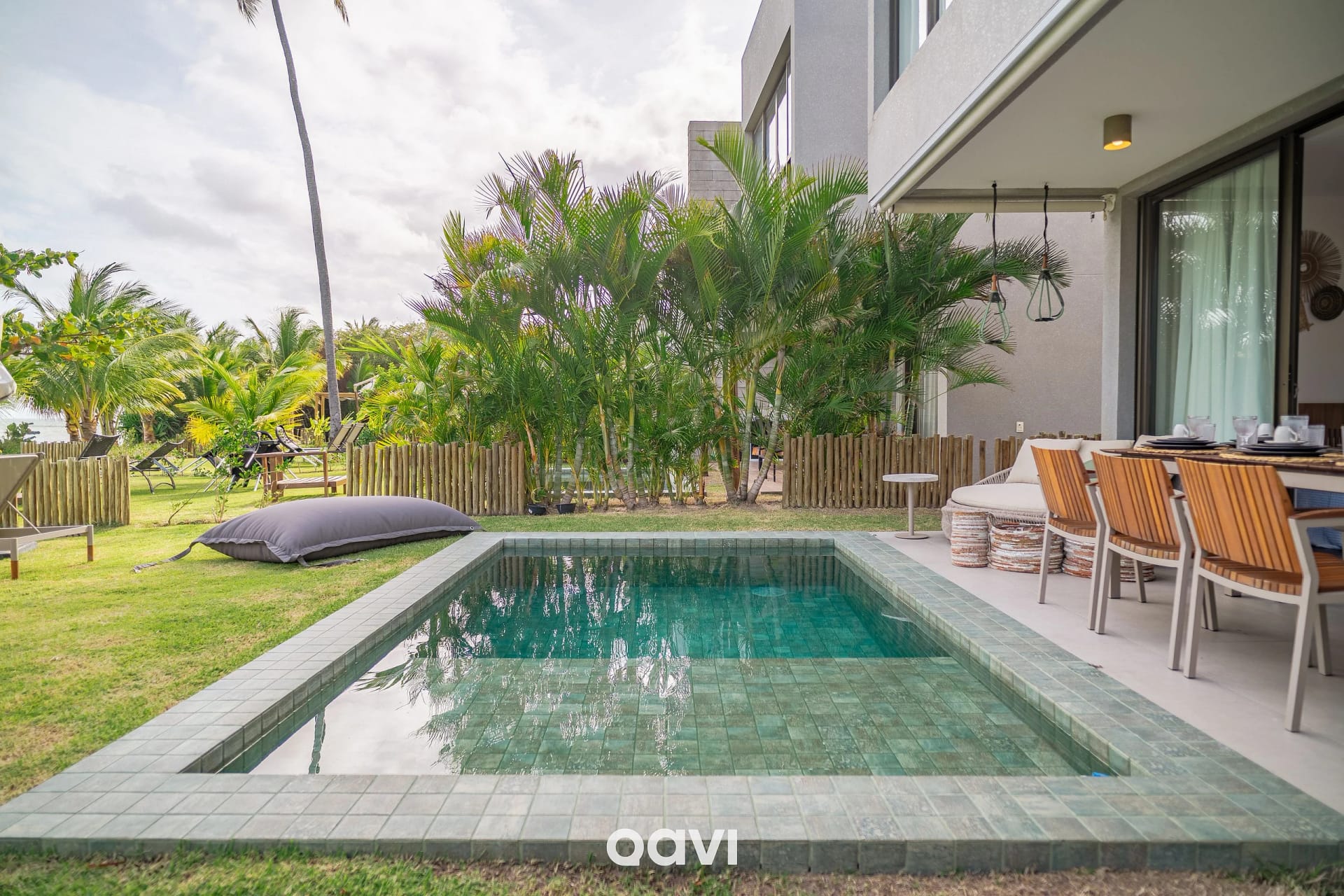 Fachada / Terraza — Casa Duplex à Beira-mar OKA Milagres by Qavi