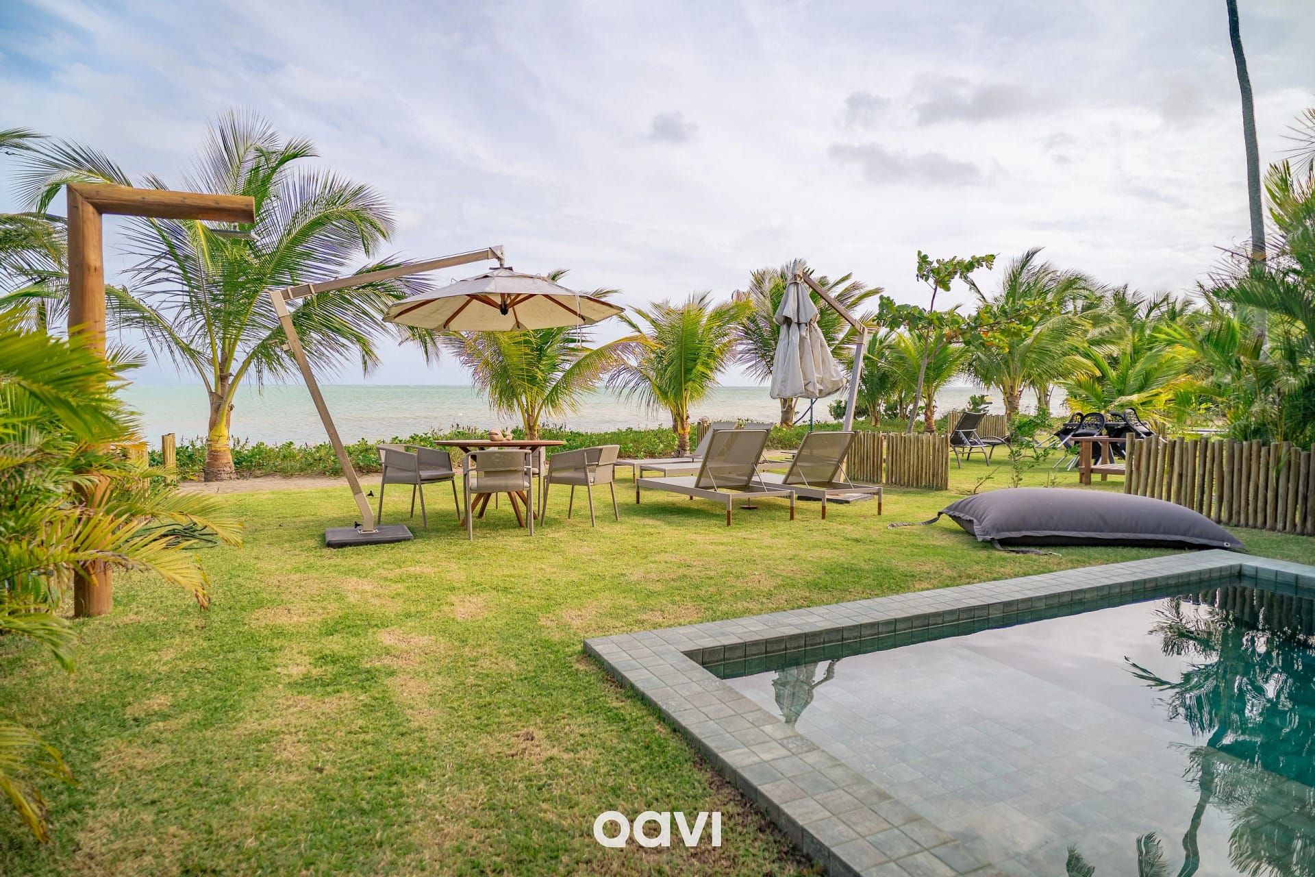 Fachada / Terraza — Casa Duplex à Beira-mar OKA Milagres by Qavi