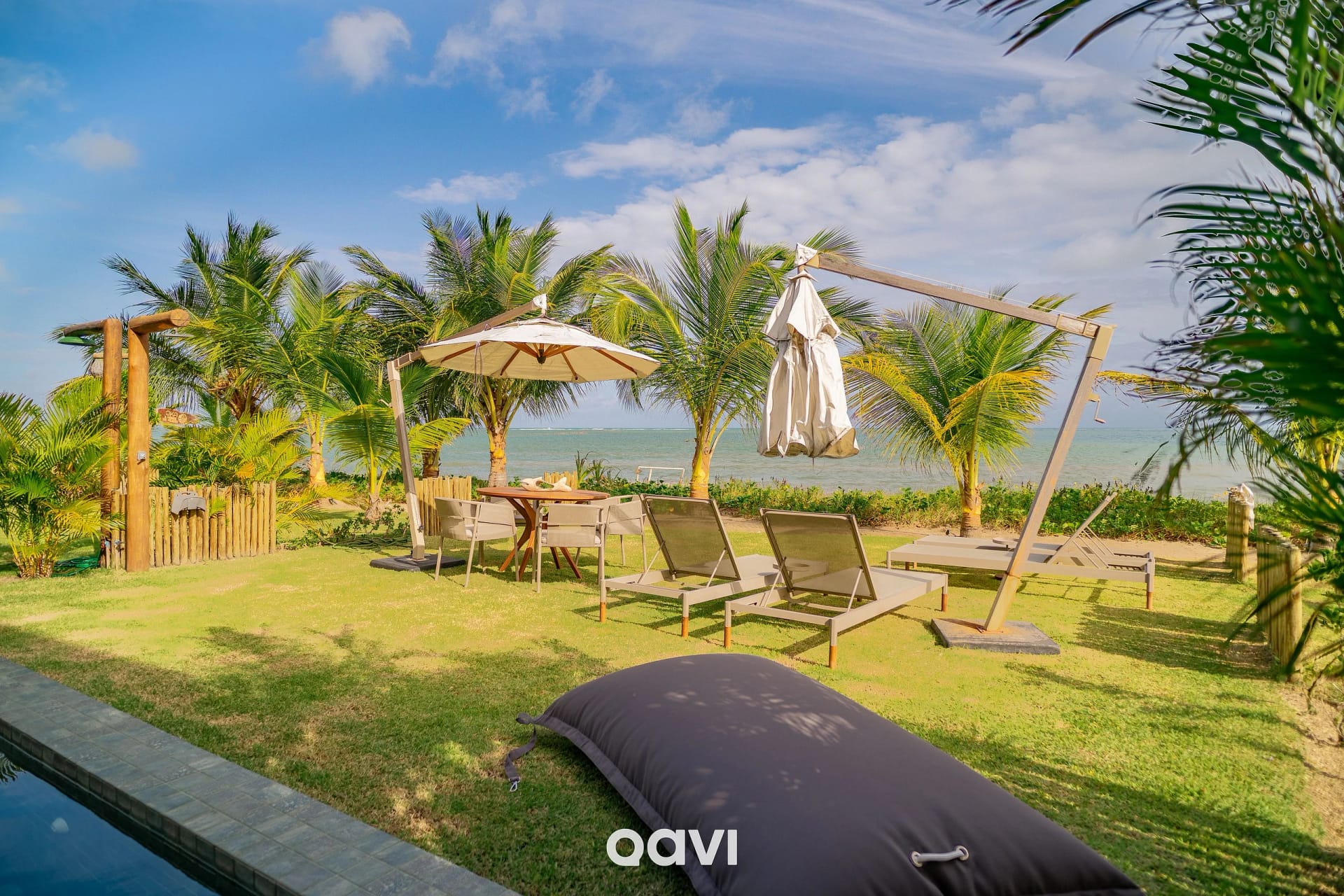 Fachada / Terraza — Casa Duplex à Beira-mar OKA Milagres by Qavi