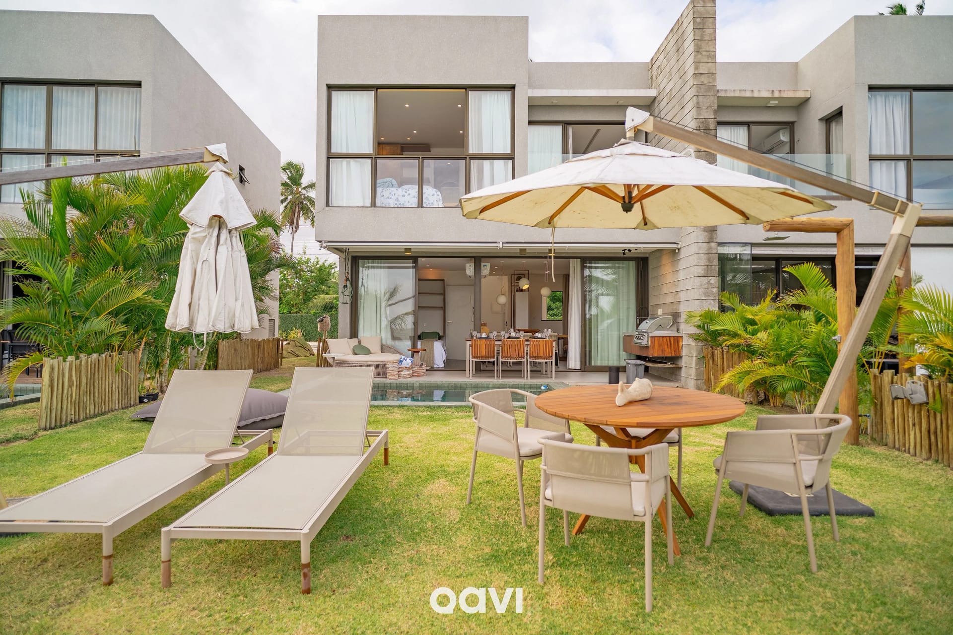 Fachada / Terraza — Casa Duplex à Beira-mar OKA Milagres by Qavi