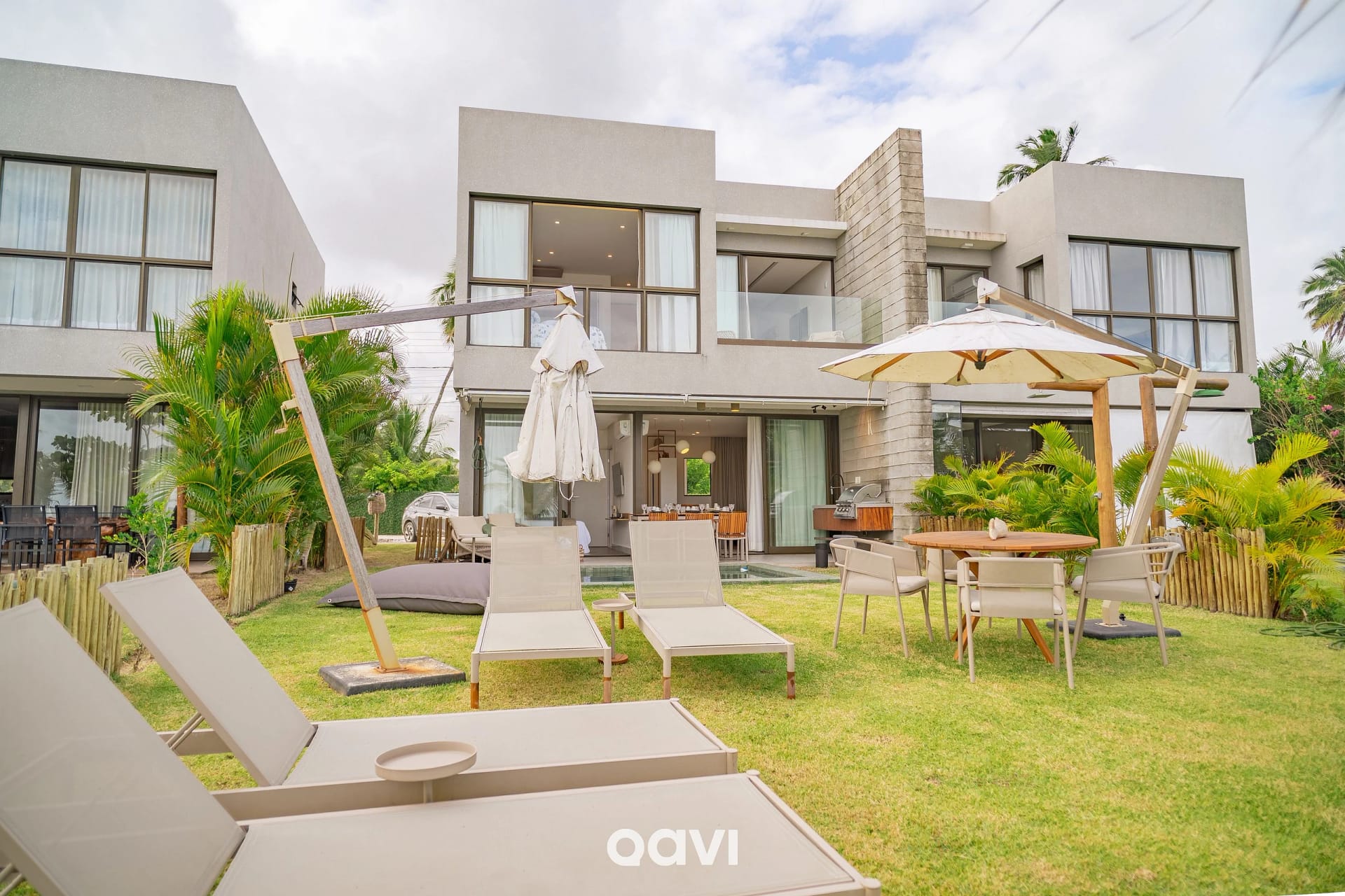 Fachada / Terraza — Casa Duplex à Beira-mar OKA Milagres by Qavi