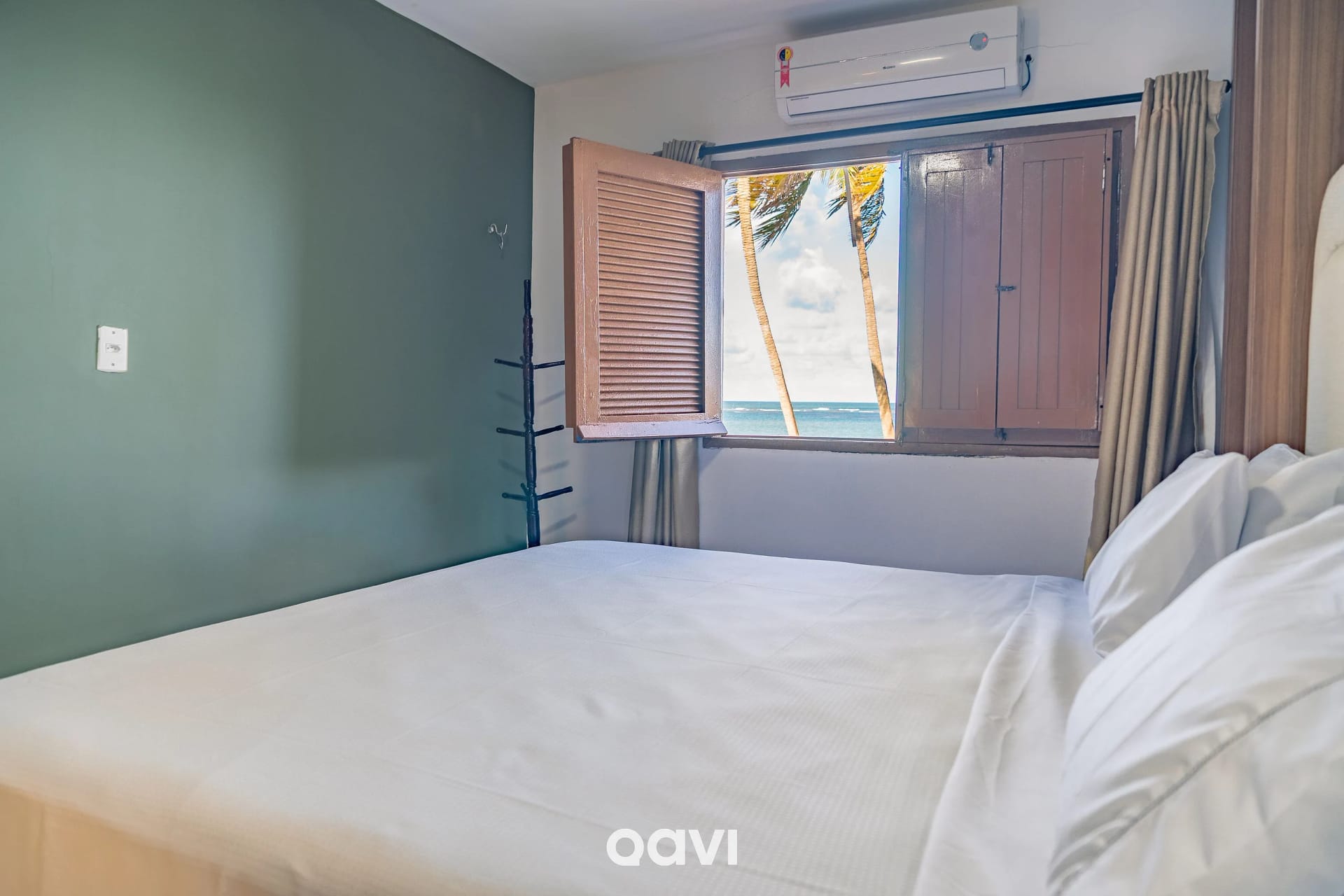 Dormitorio — Casa Beira-Mar com Piscina em Jacumã by Qavi