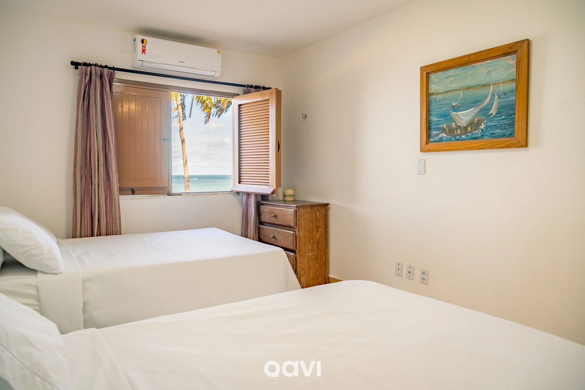 Dormitorio — Casa Beira-Mar com Piscina em Jacumã by Qavi