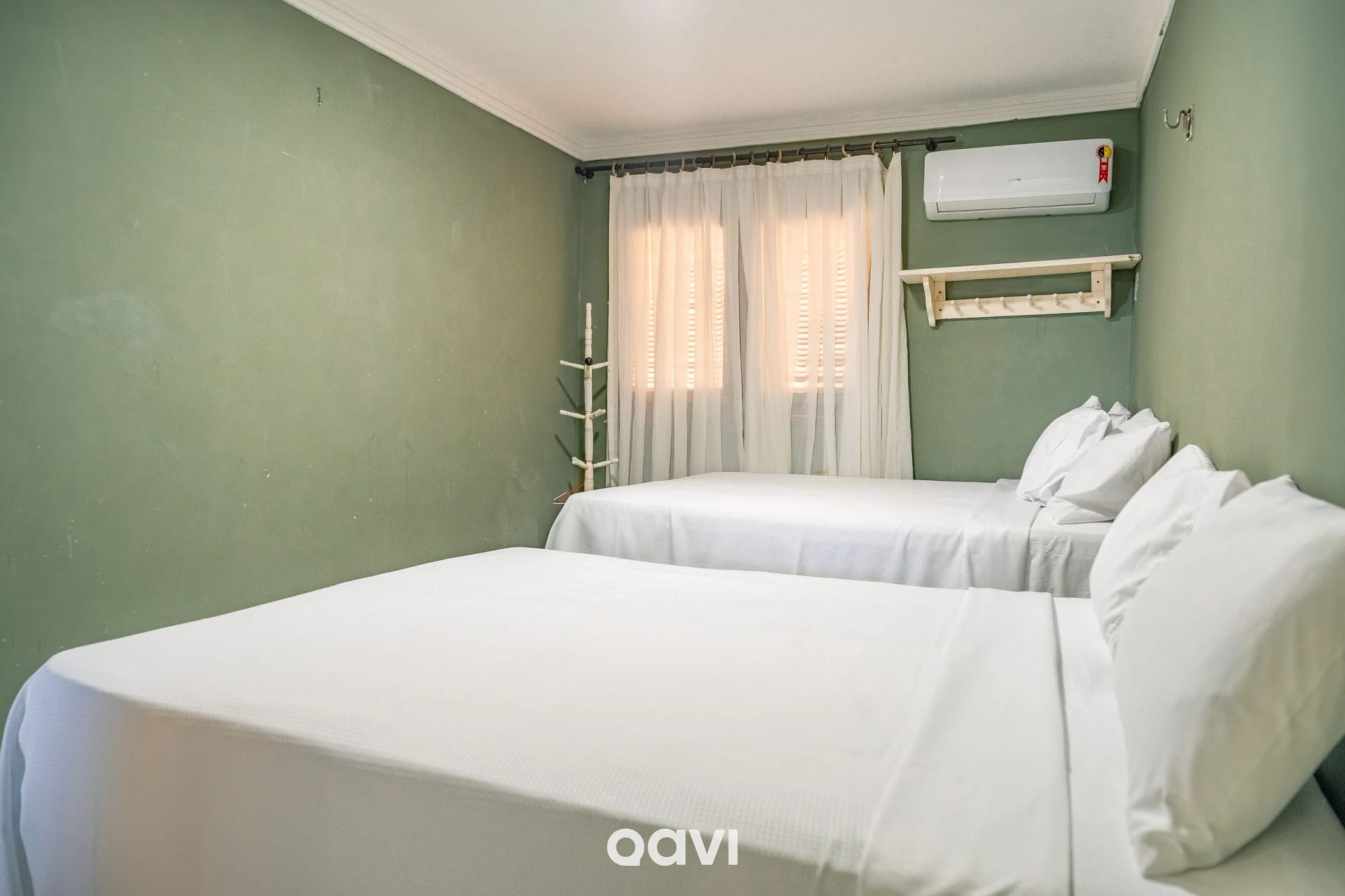Dormitorio — Casa Beira-Mar com Piscina em Jacumã by Qavi