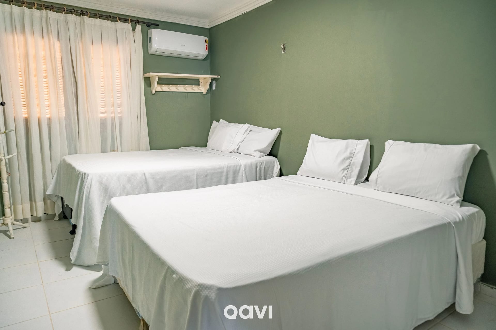 Dormitorio — Casa Beira-Mar com Piscina em Jacumã by Qavi