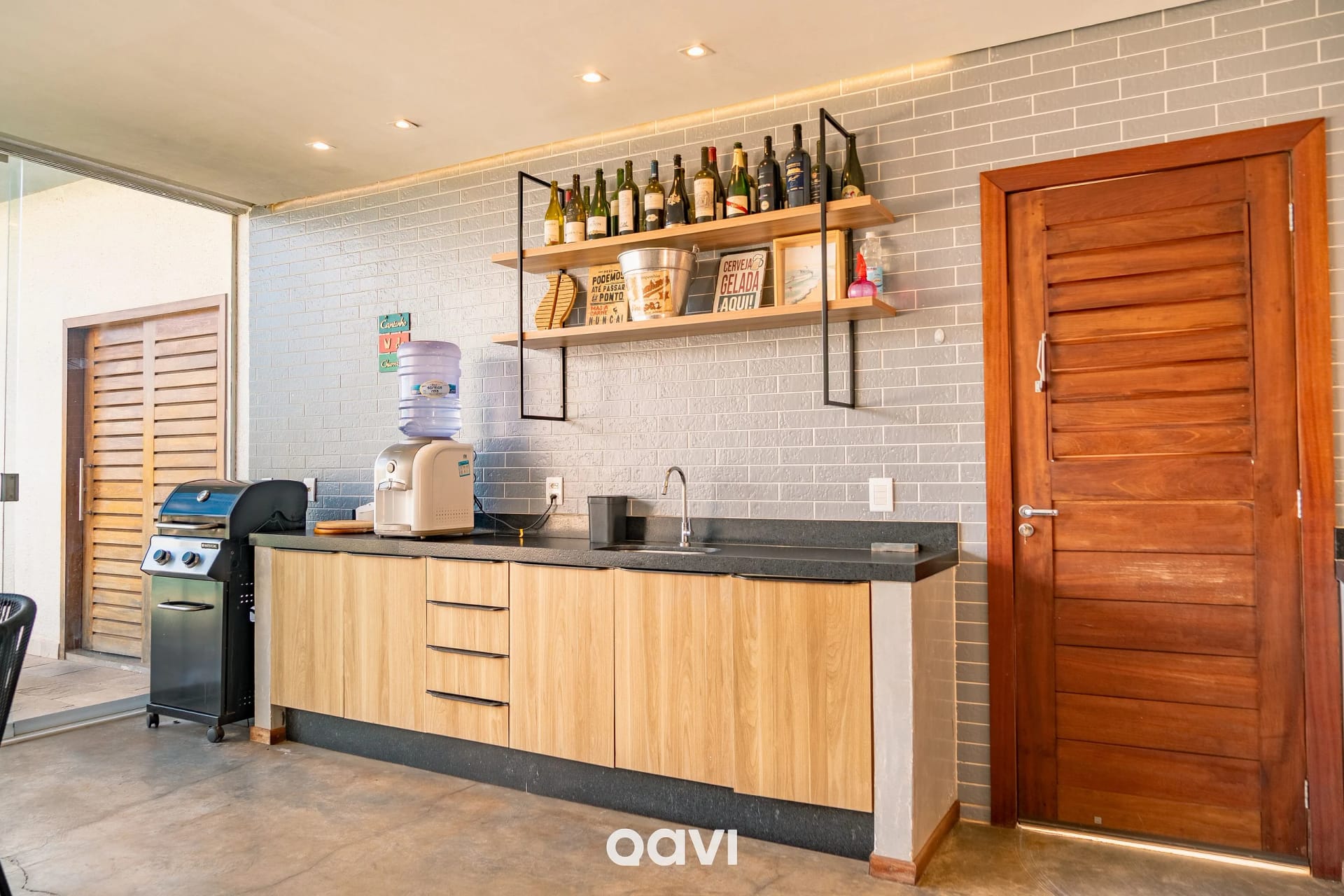 Kitchen or kitchenette — Casa Kairós no Shamballa by Qavi