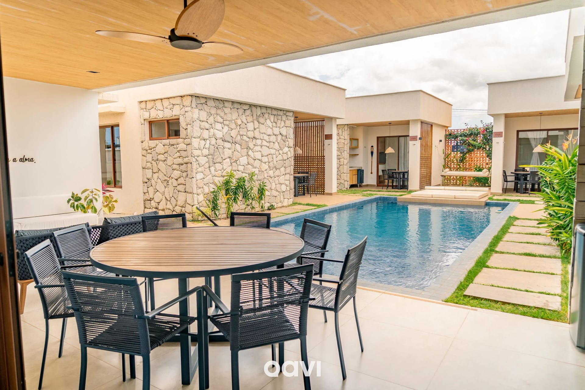 Piscina — Villa Makani no Shamballa by Qavi