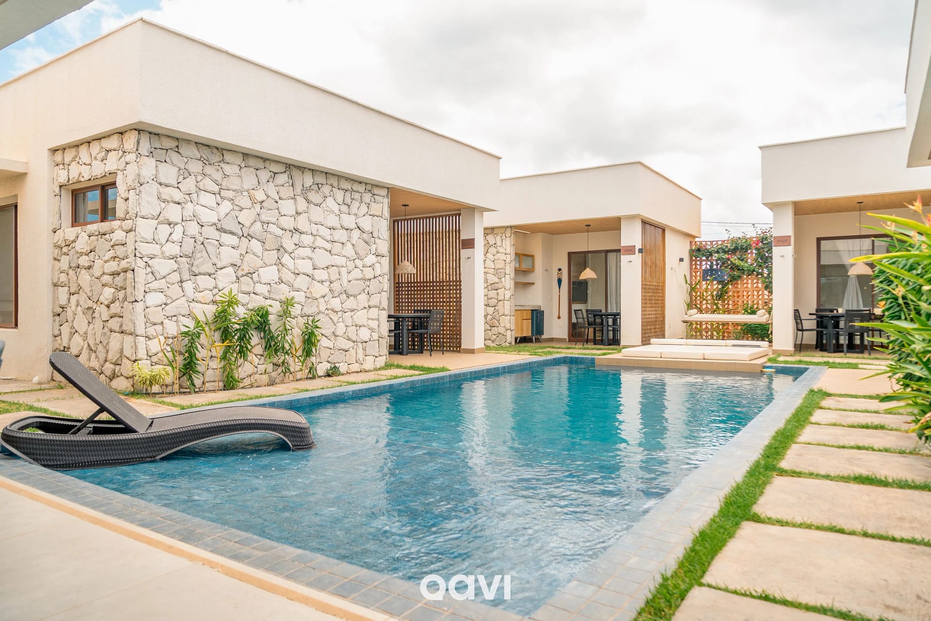 Piscina — Villa Makani no Shamballa by Qavi