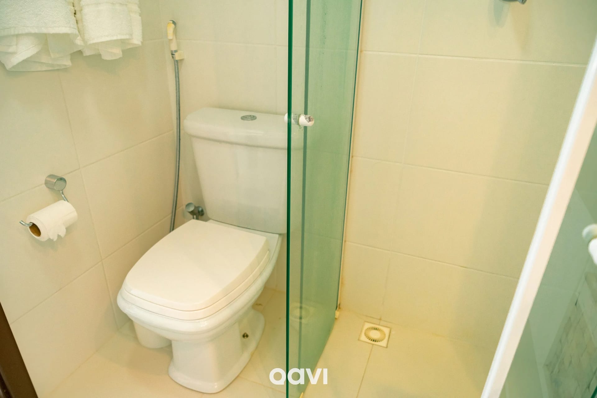 Toilet — Apartamento Dunas de Cotovelo Beira-Mar by Qavi