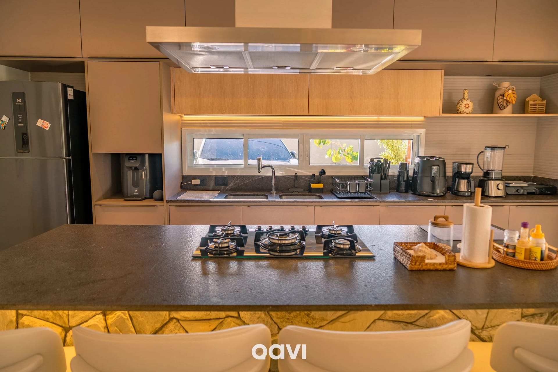 Kitchen or kitchenette — Casa com Piscina em Condomínio em Gostoso by Qavi
