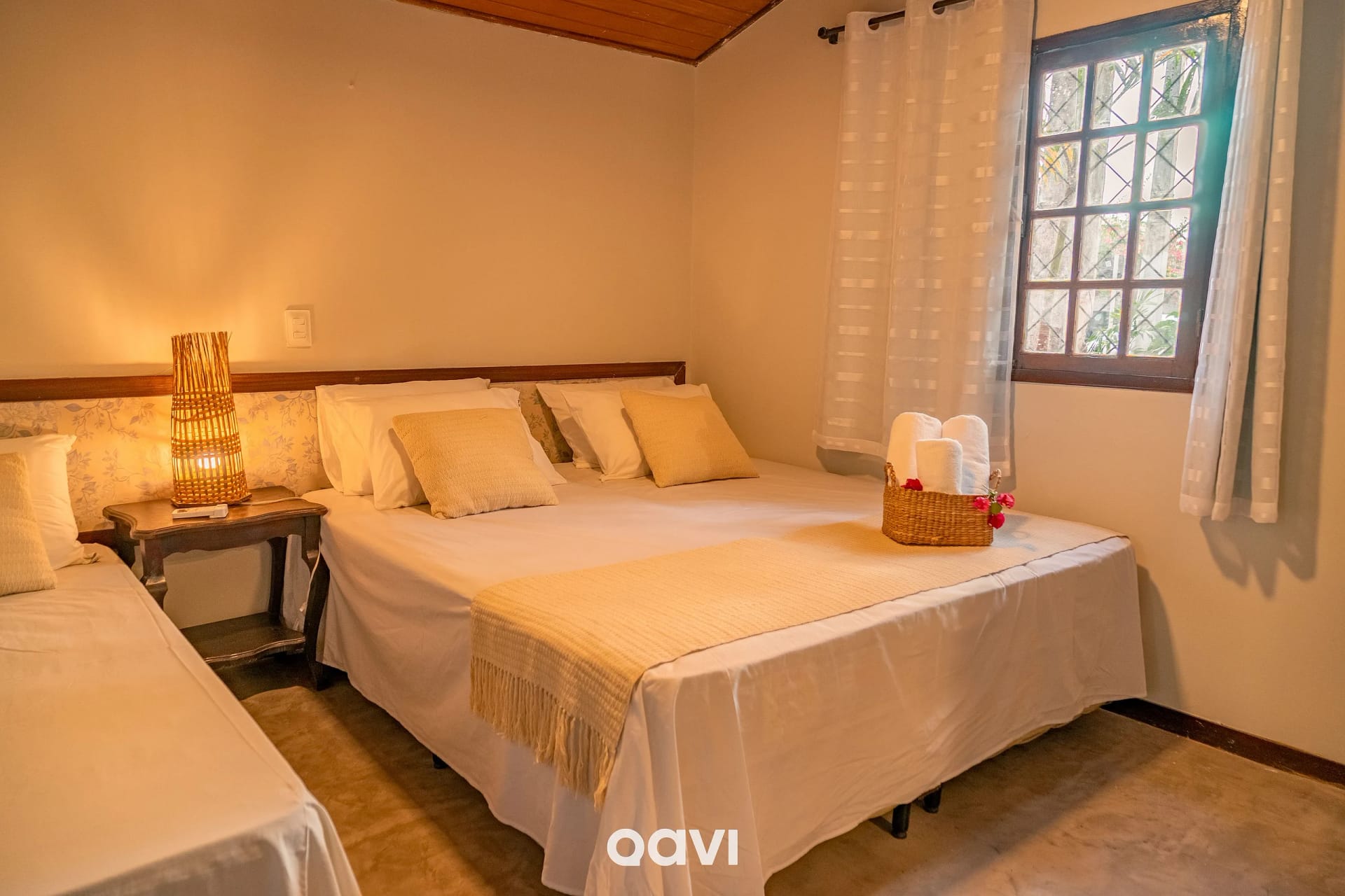 Quarto — Suíte Triplo Standard Almarina Pipa by QAVI