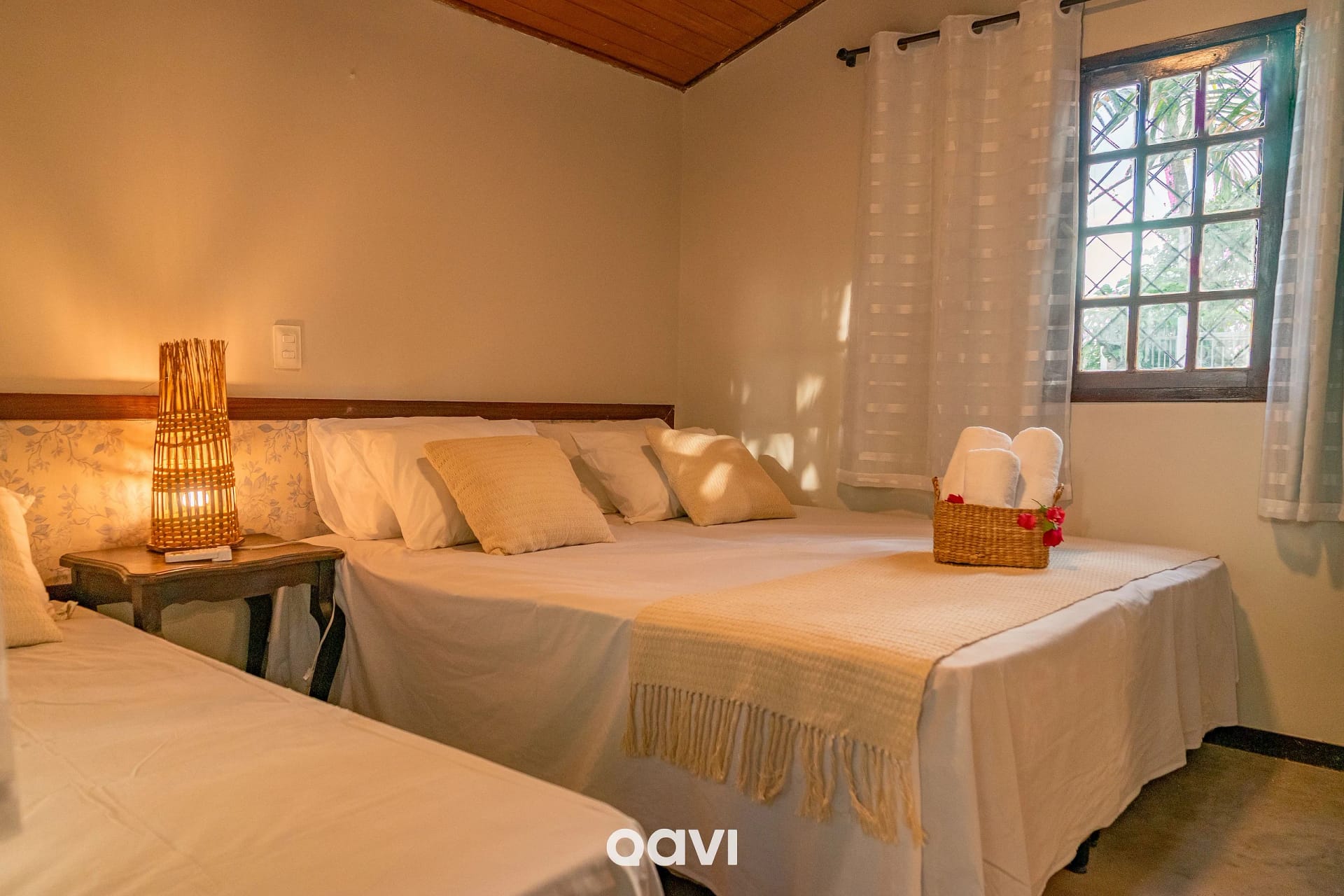 Quarto — Suíte Triplo Standard Almarina Pipa by QAVI