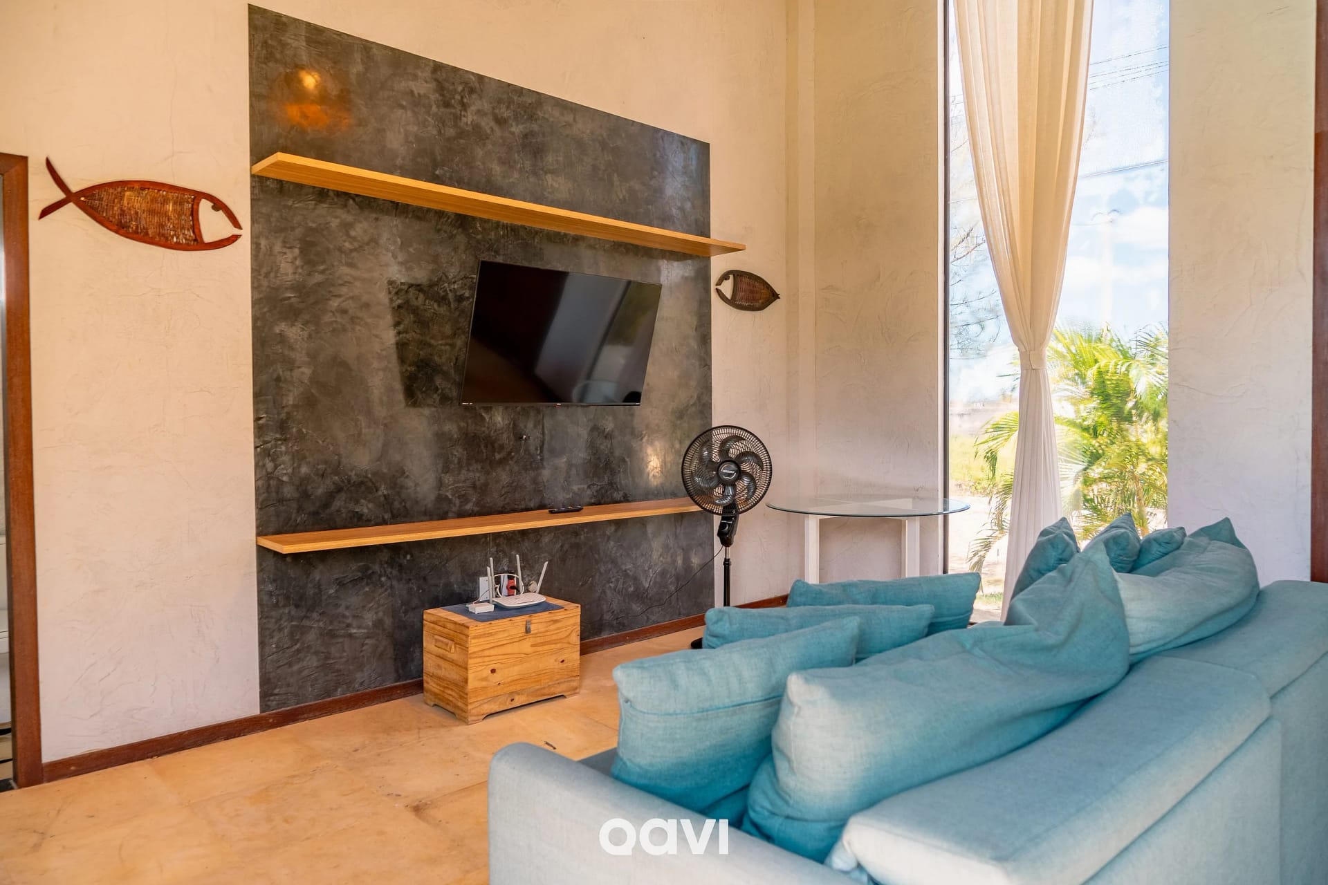 Zona TV/salón compartidos — Villa Kaitei Casa em São Miguel do Gostoso by Qavi