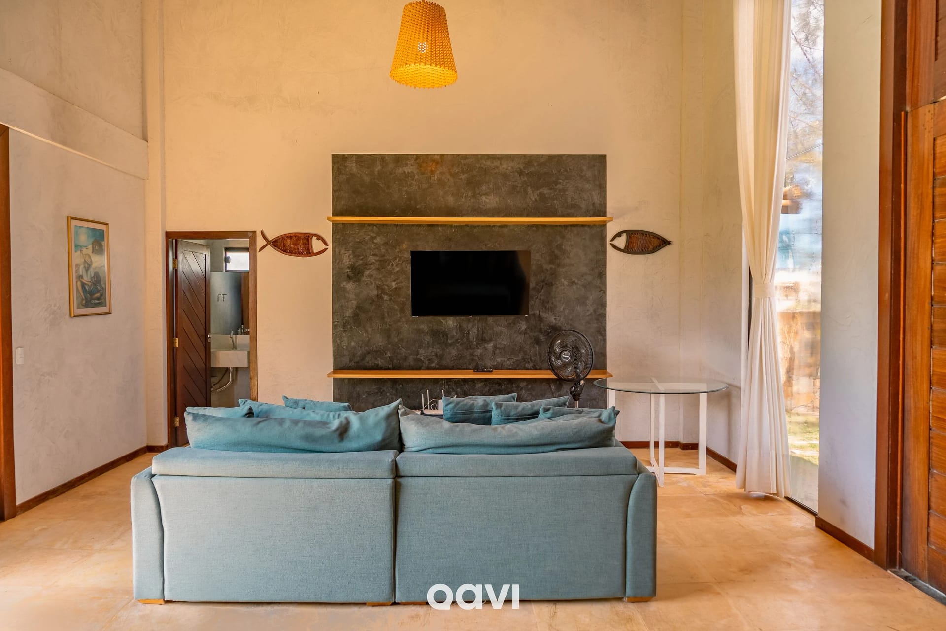 Zona TV/salón compartidos — Villa Kaitei Casa em São Miguel do Gostoso by Qavi
