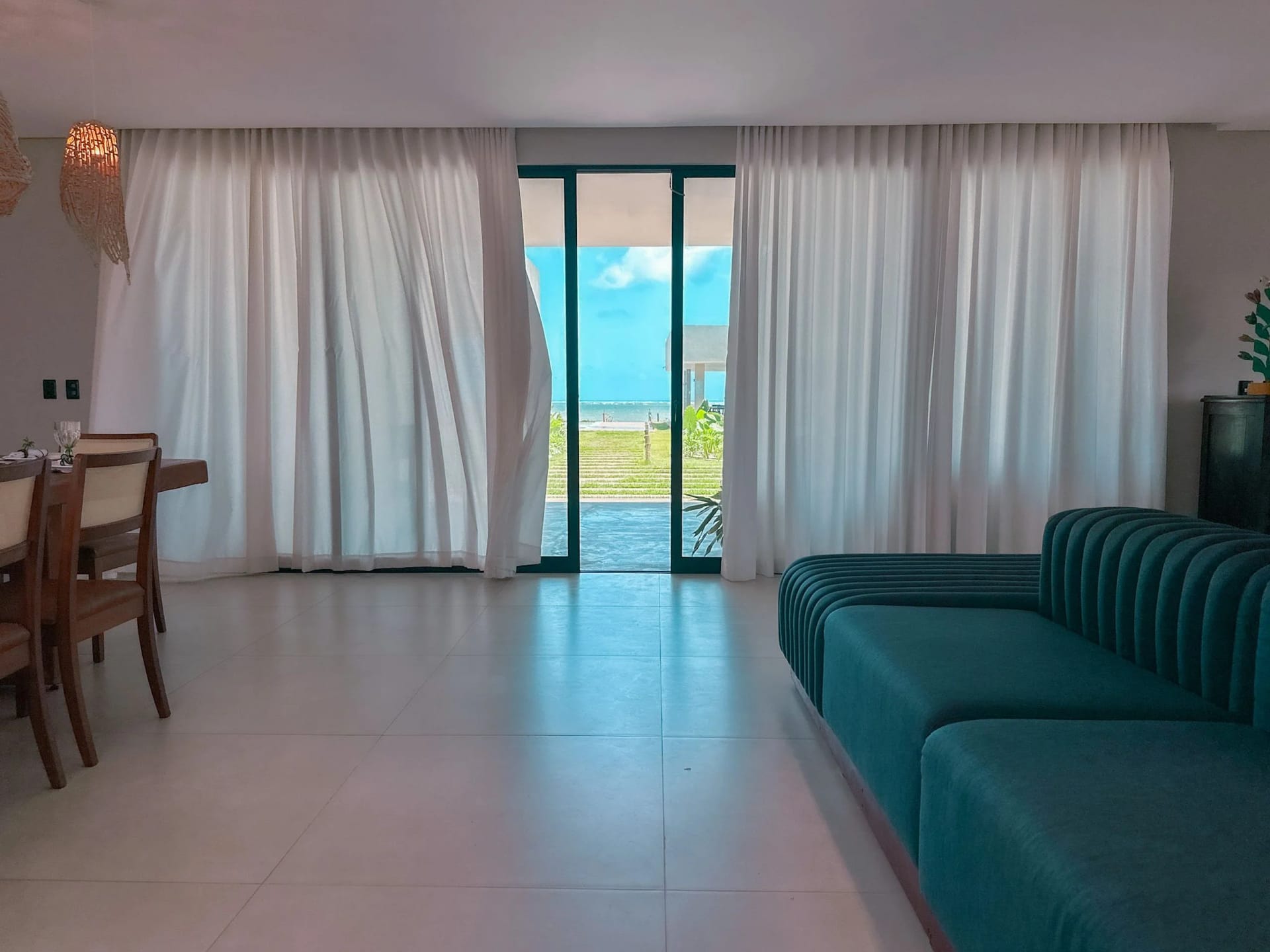 Casa Lages Beira Mar na Praia do Patacho by Qavi
