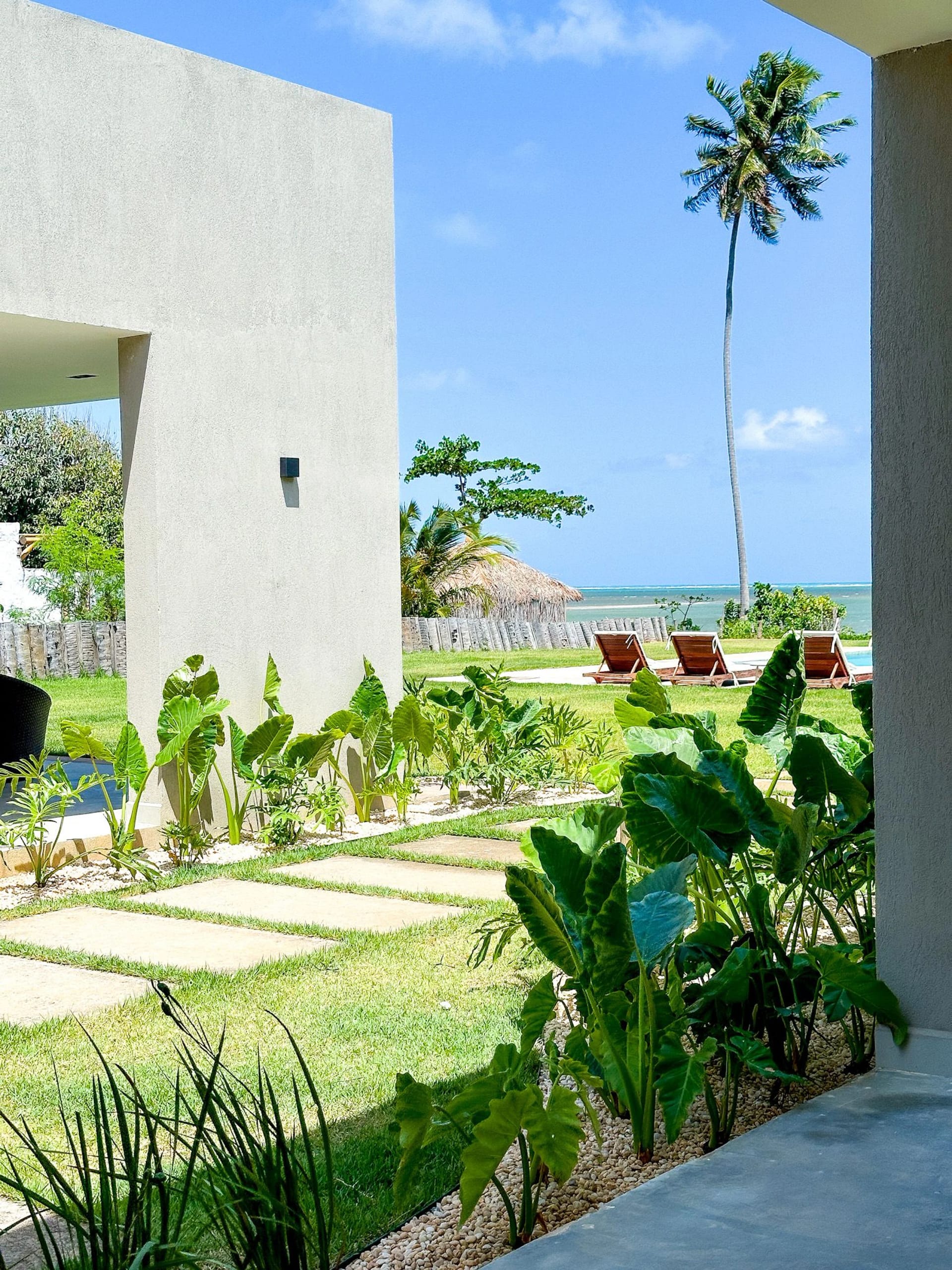 Casa Lages Beira Mar na Praia do Patacho by Qavi