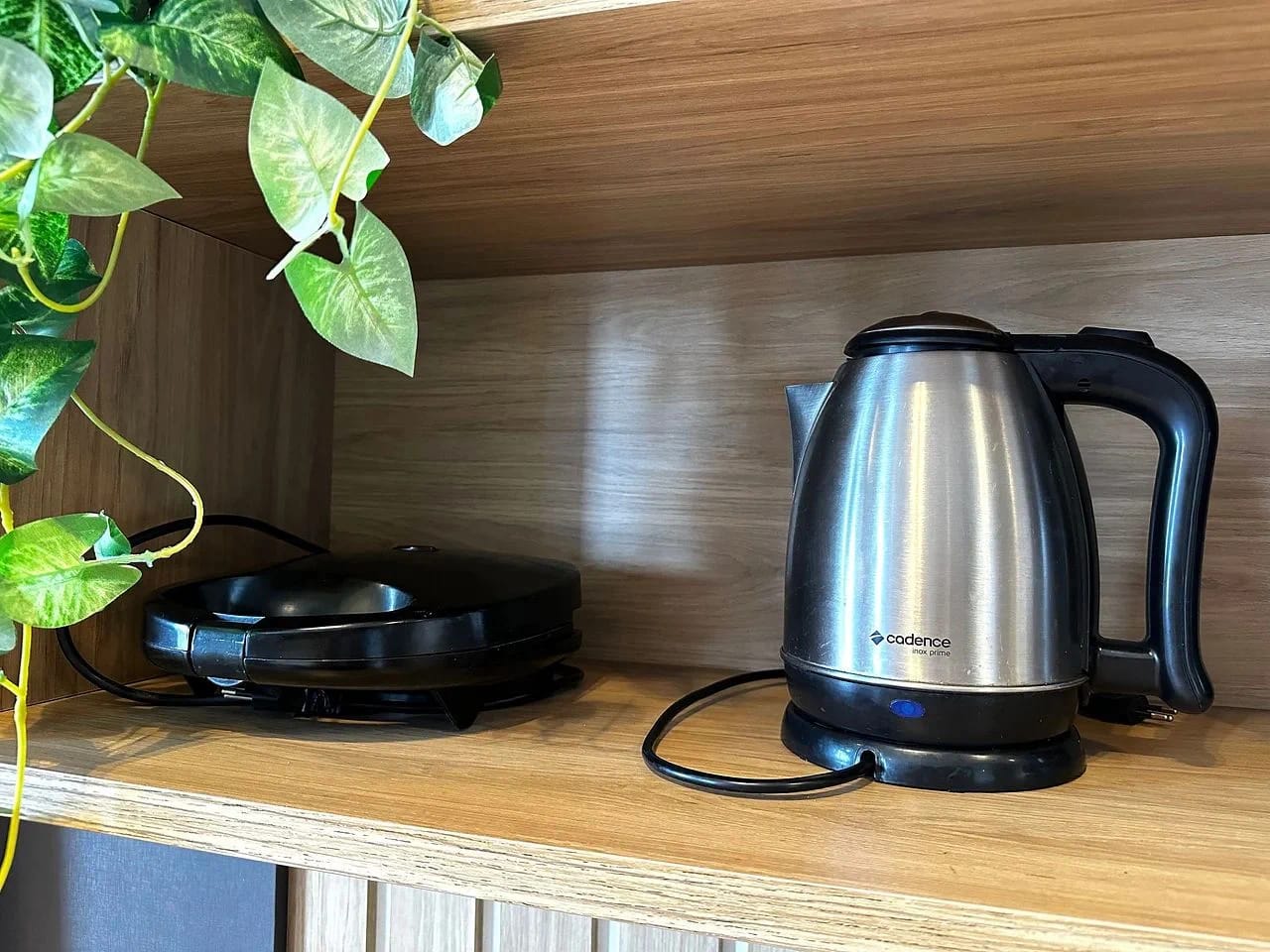 Kitchen or kitchenette — Studio no Edifício Time em Maceió by Qavi
