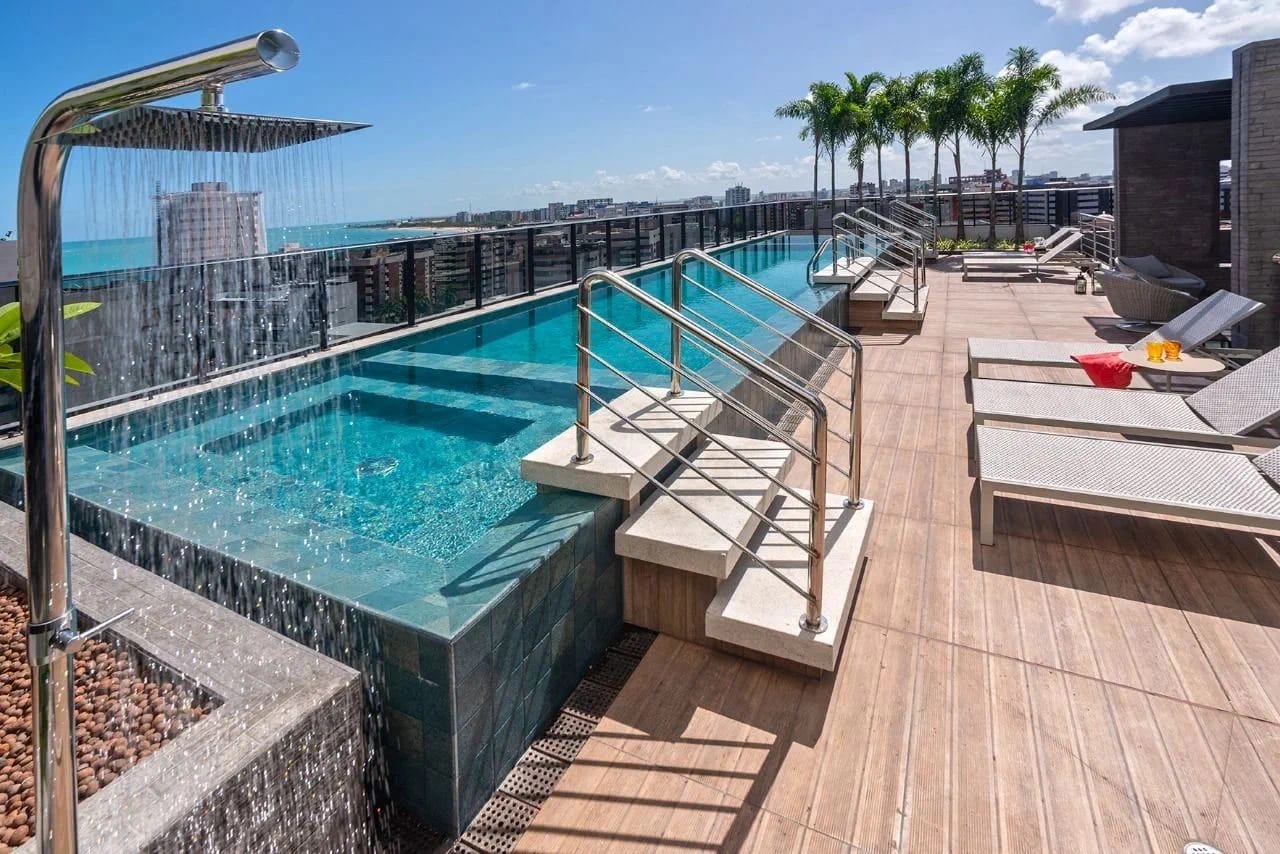 Swimming pool — Studio Edifício Time em Maceió by Qavi