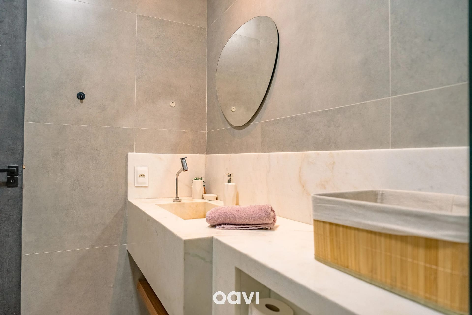 Toilet — Casa com Piscina Privativa no Condomínio Maxlife10 - By Qavi