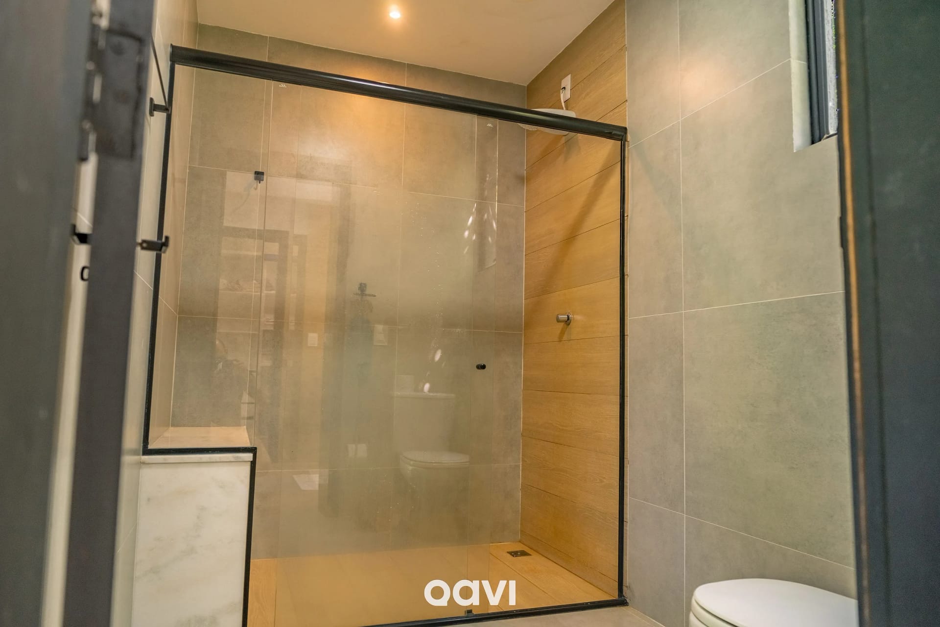Toilet — Casa com Piscina Privativa no Condomínio Maxlife10 - By Qavi