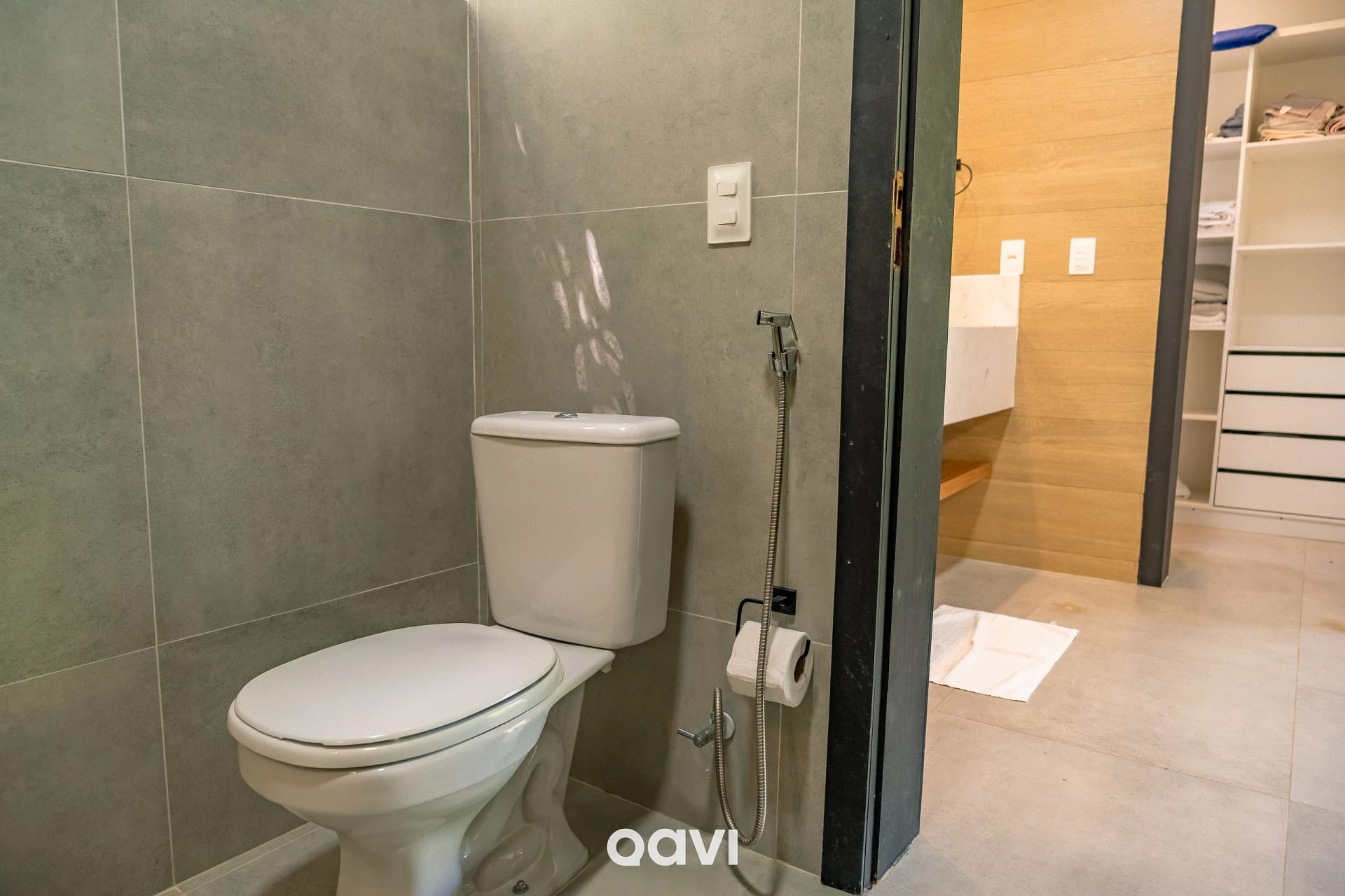 Toilet — Casa com Piscina Privativa no Condomínio Maxlife10 - By Qavi