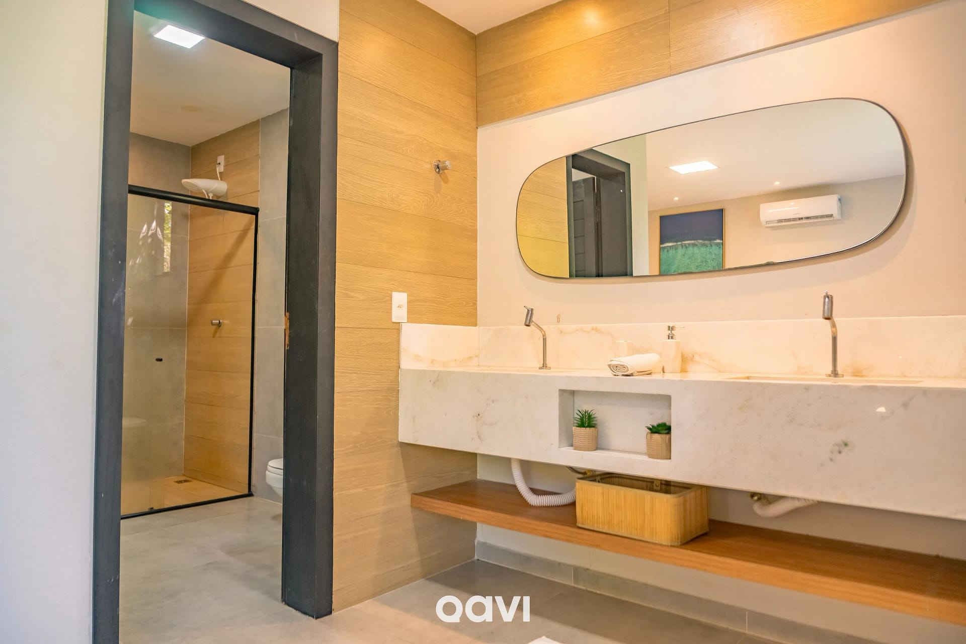 Toilet — Casa com Piscina Privativa no Condomínio Maxlife10 - By Qavi