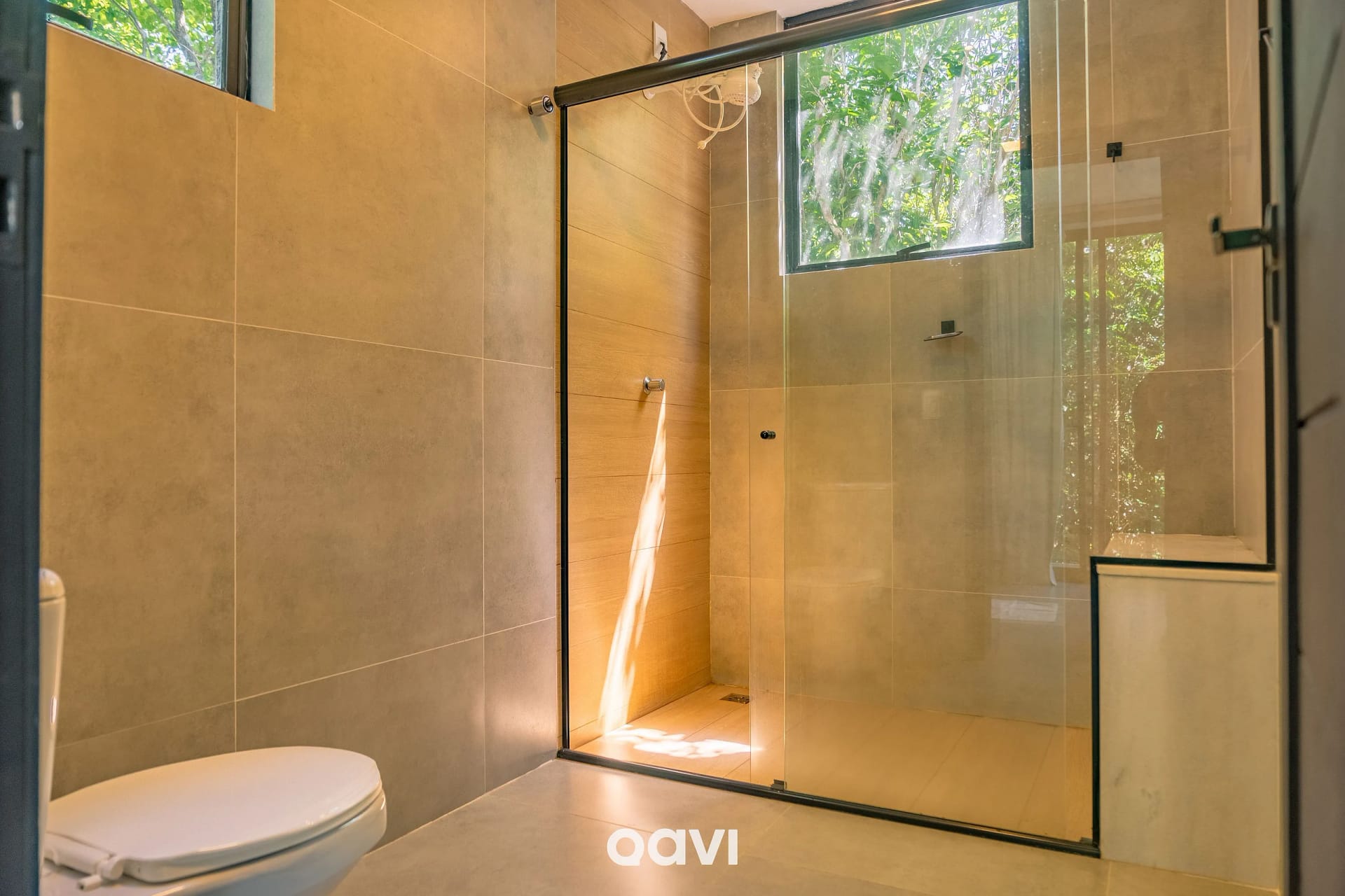 Bathroom — Casa com Piscina Privativa no Condomínio Maxlife10 - By Qavi