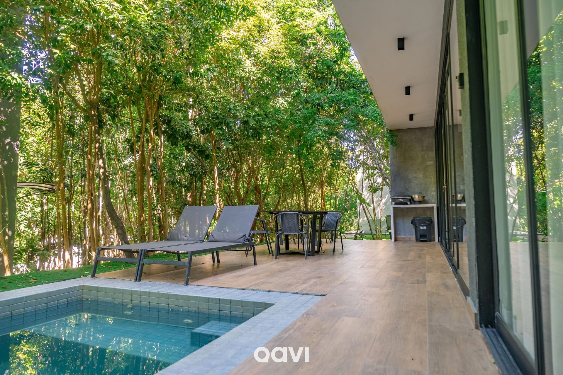 Swimming pool — Casa com Piscina Privativa no Condomínio Maxlife10 - By Qavi