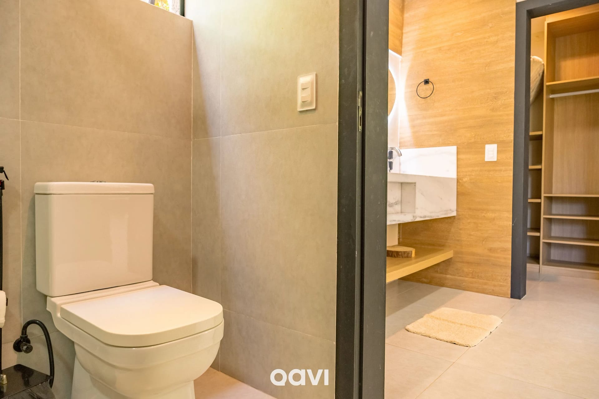 Toilet — Casa com Piscina Privativa em condomínio Maxlife11 - By Qavi