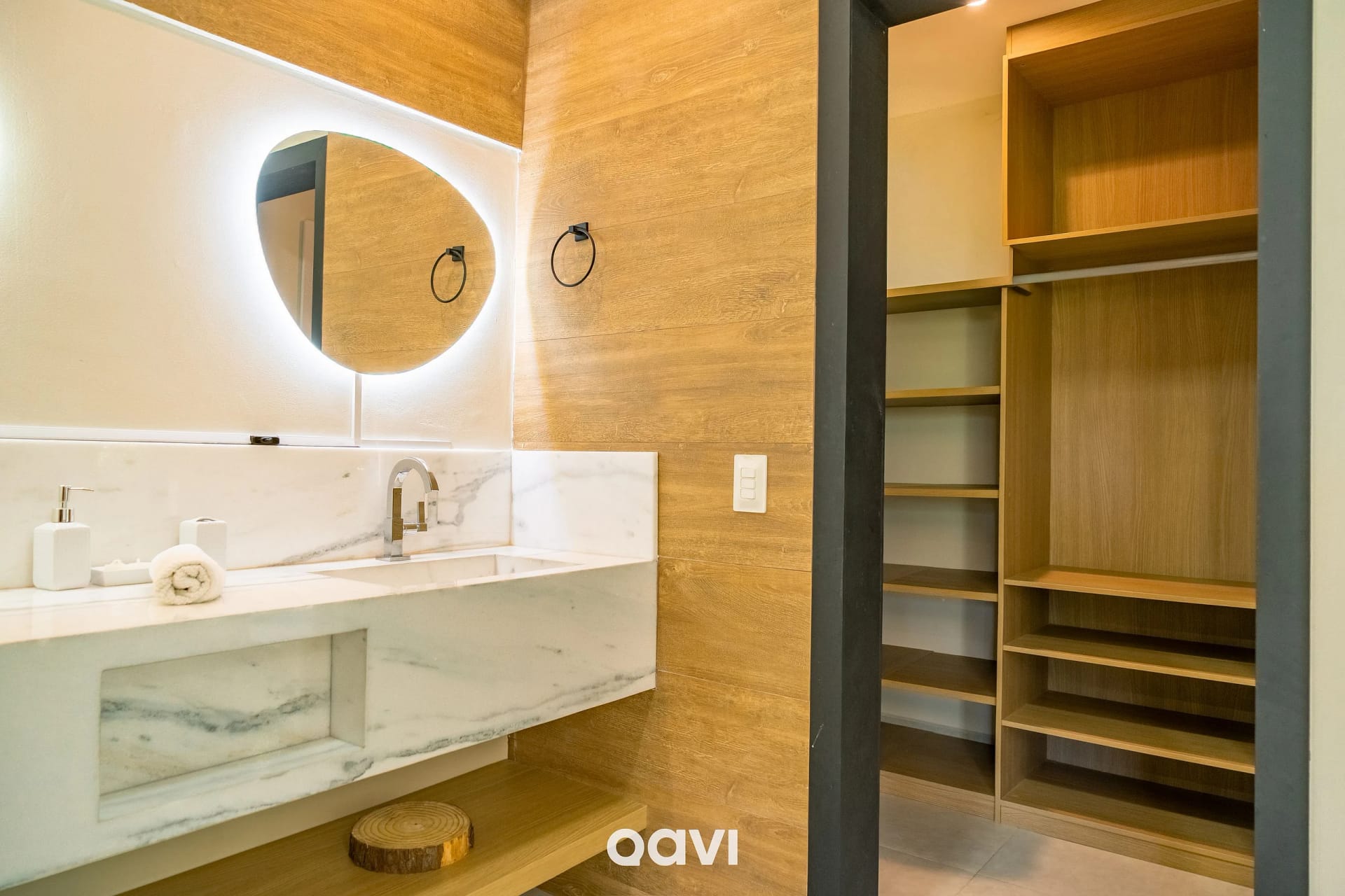 Toilet — Casa com Piscina Privativa em condomínio Maxlife11 - By Qavi