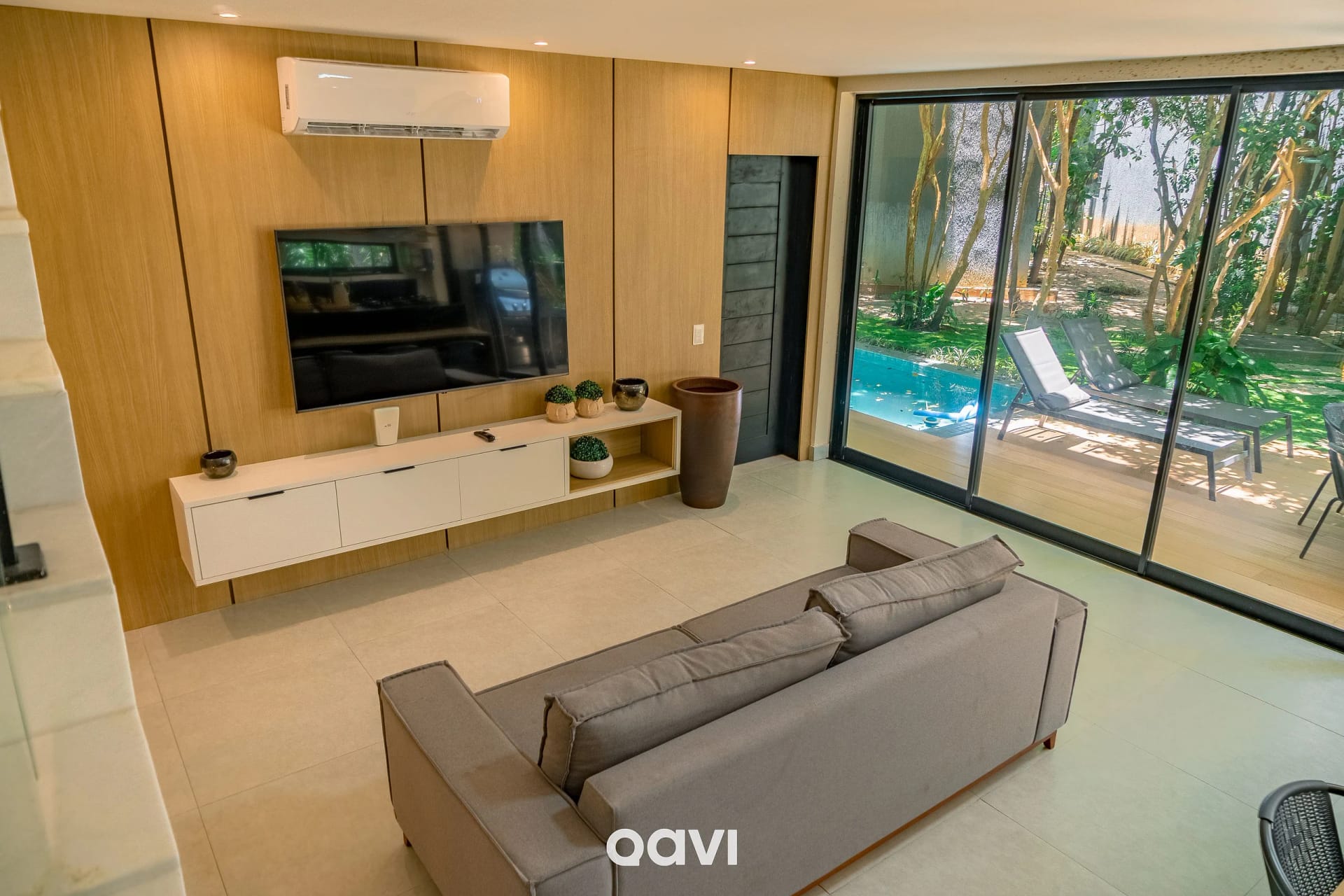 Living Room — Casa com Piscina Privativa em condomínio Maxlife11 - By Qavi