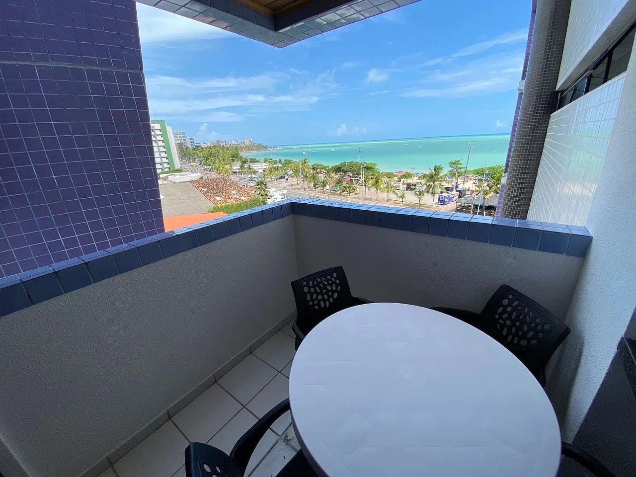 Fachada / Terraza — Apartamento Vista-Mar Neo em Maceió by QAVI
