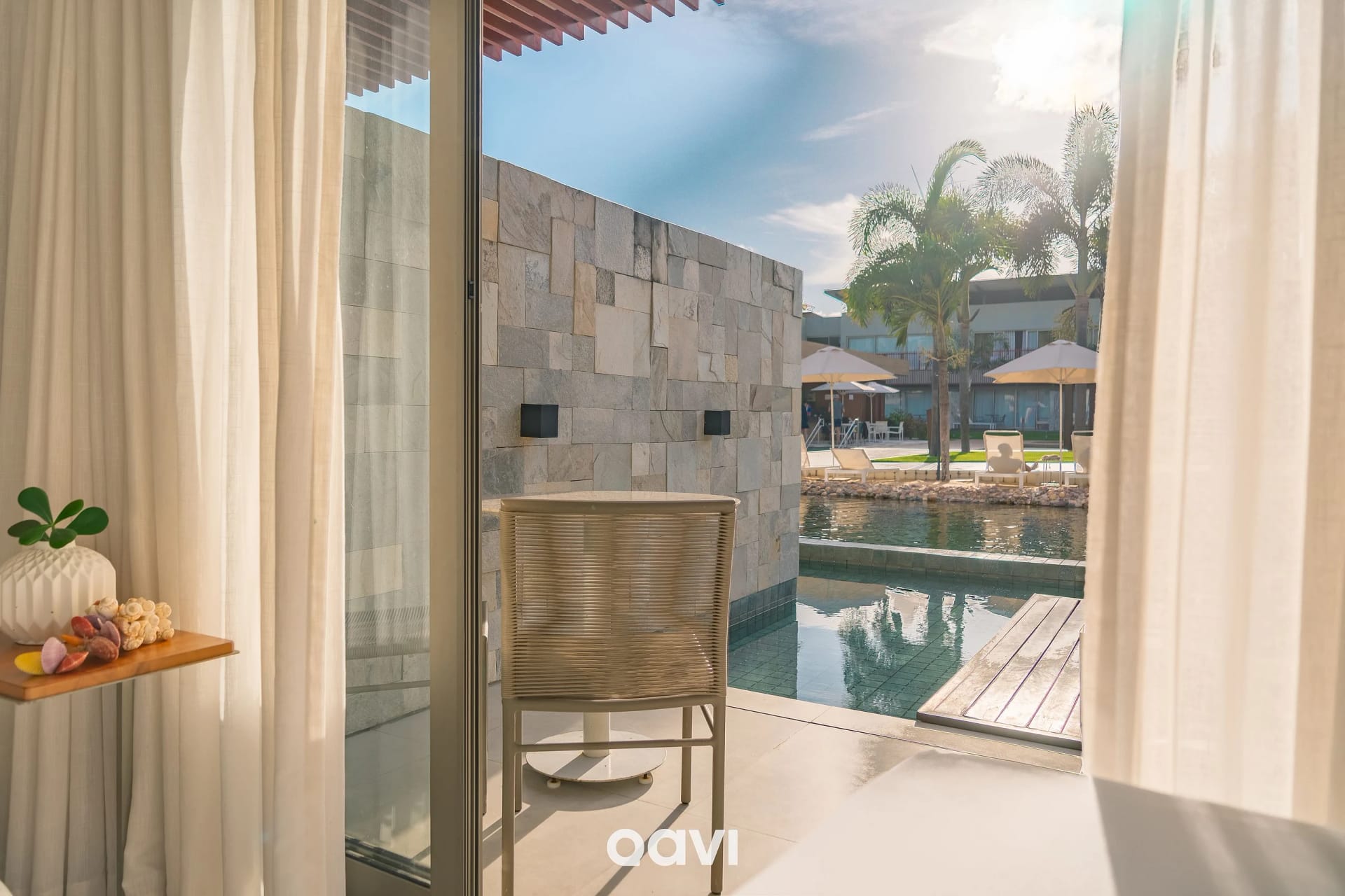 Quarto Deck Molhado Frente Piscina