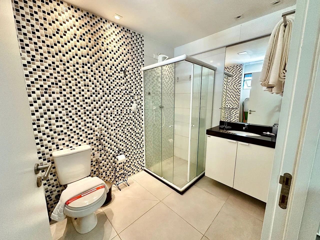 Banheiro — Studio Edifício Time em Maceió by Qavi