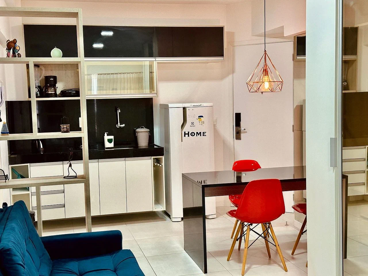 Cozinha ou kitnet — Studio Edifício Time em Maceió by Qavi