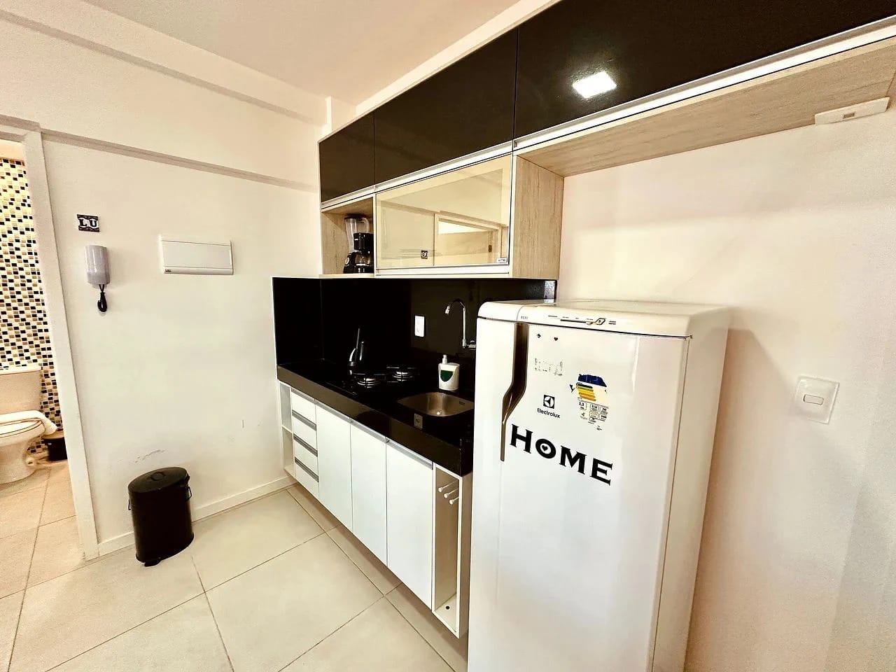 Cozinha ou kitnet — Studio Edifício Time em Maceió by Qavi