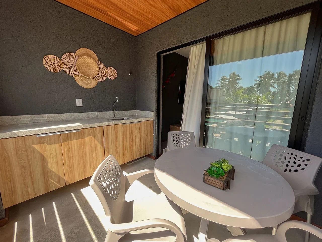 Fachada / Terraza — Apartamento Varanda Manatee em Milagres by Qavi