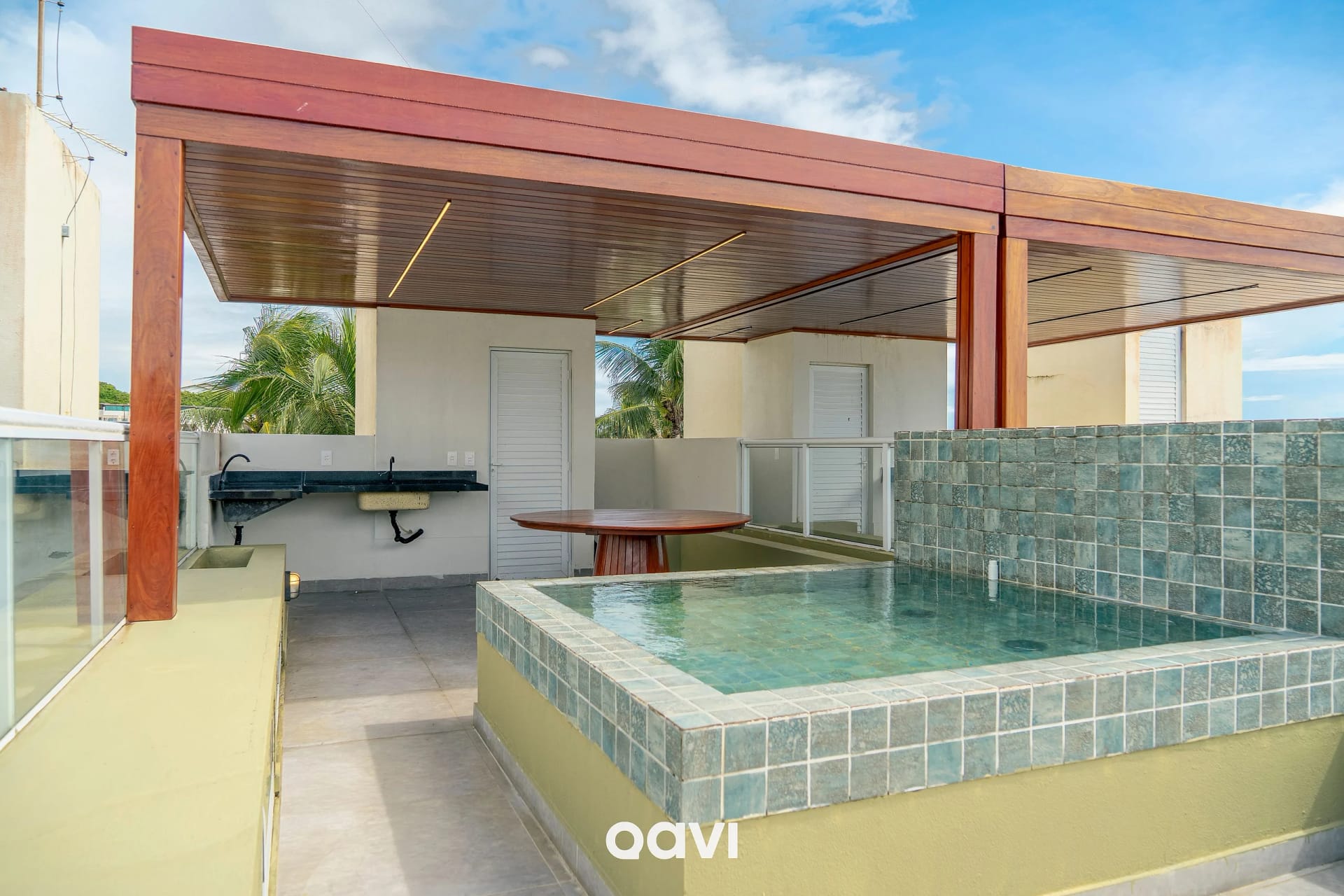 Balcony / Terrace — Triplex piscina privativa em Pirangi by Qavi