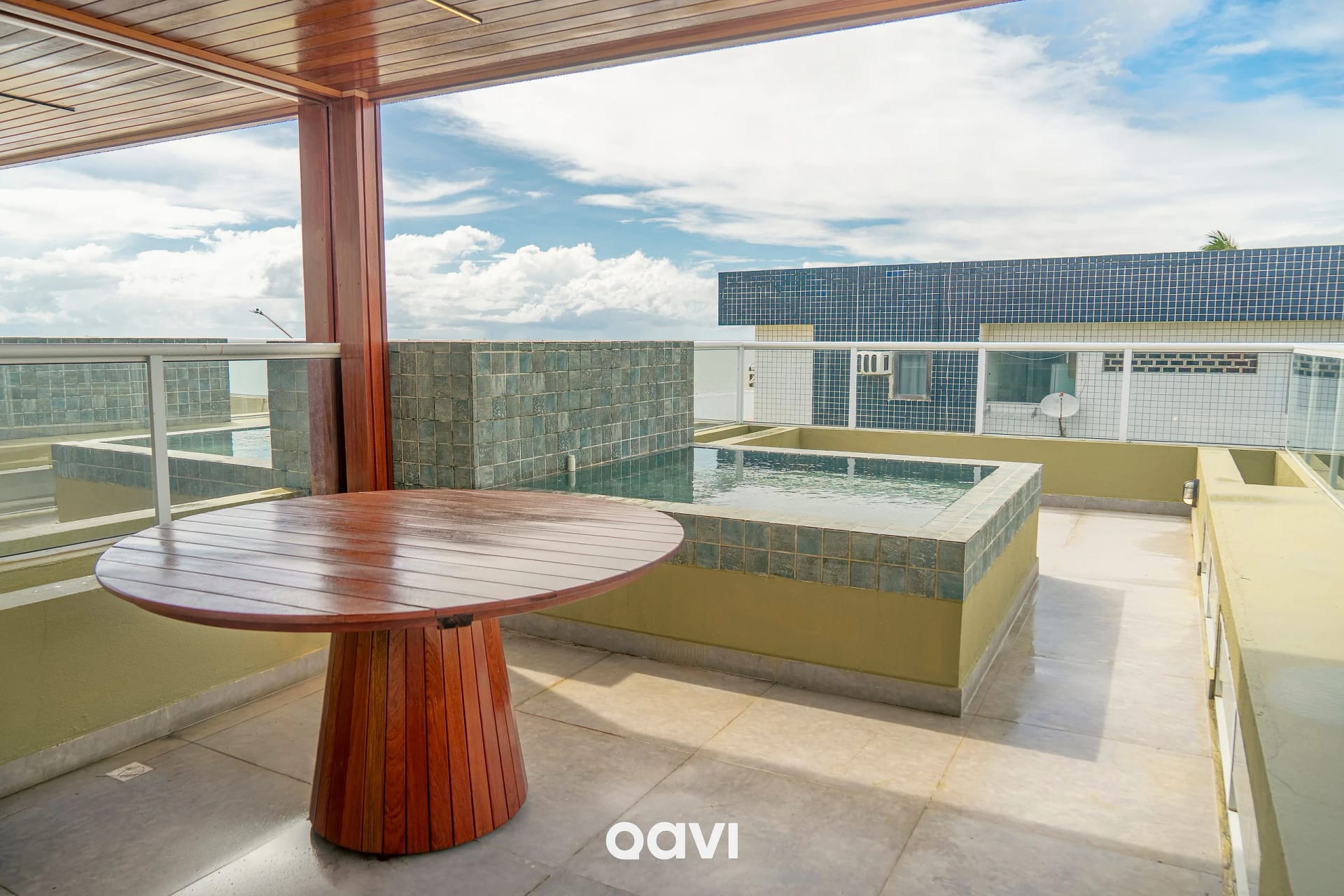 Balcony / Terrace — Triplex piscina privativa em Pirangi by Qavi